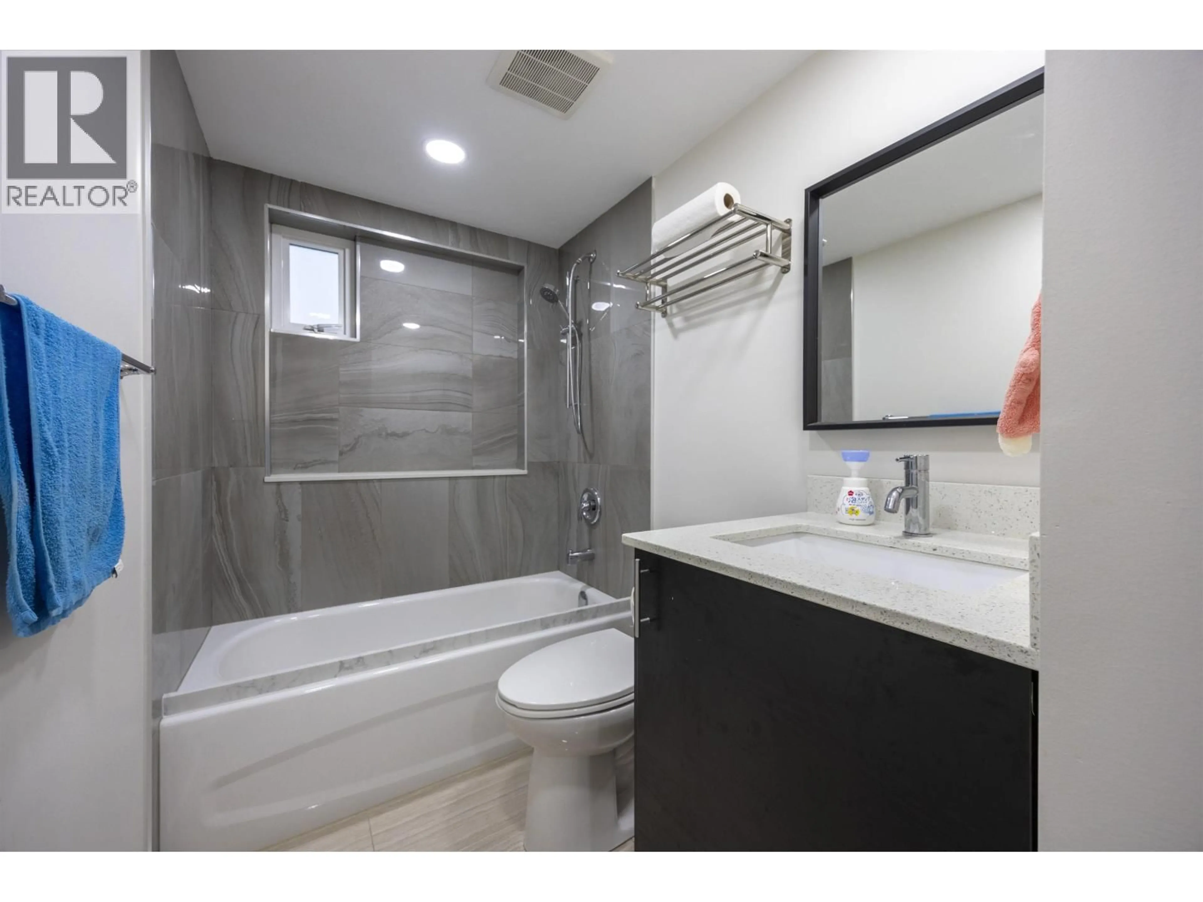 Standard bathroom, ceramic/tile floor for 3881 NAPIER STREET, Burnaby British Columbia V5C3E6