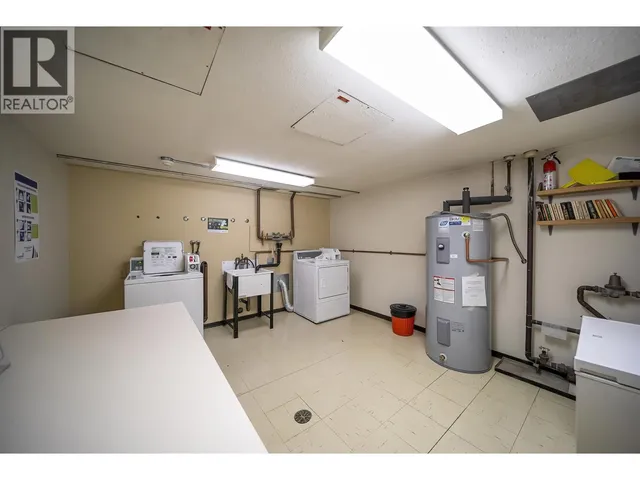 49 - 2202 FOLKESTONE WAY, West Vancouver 3