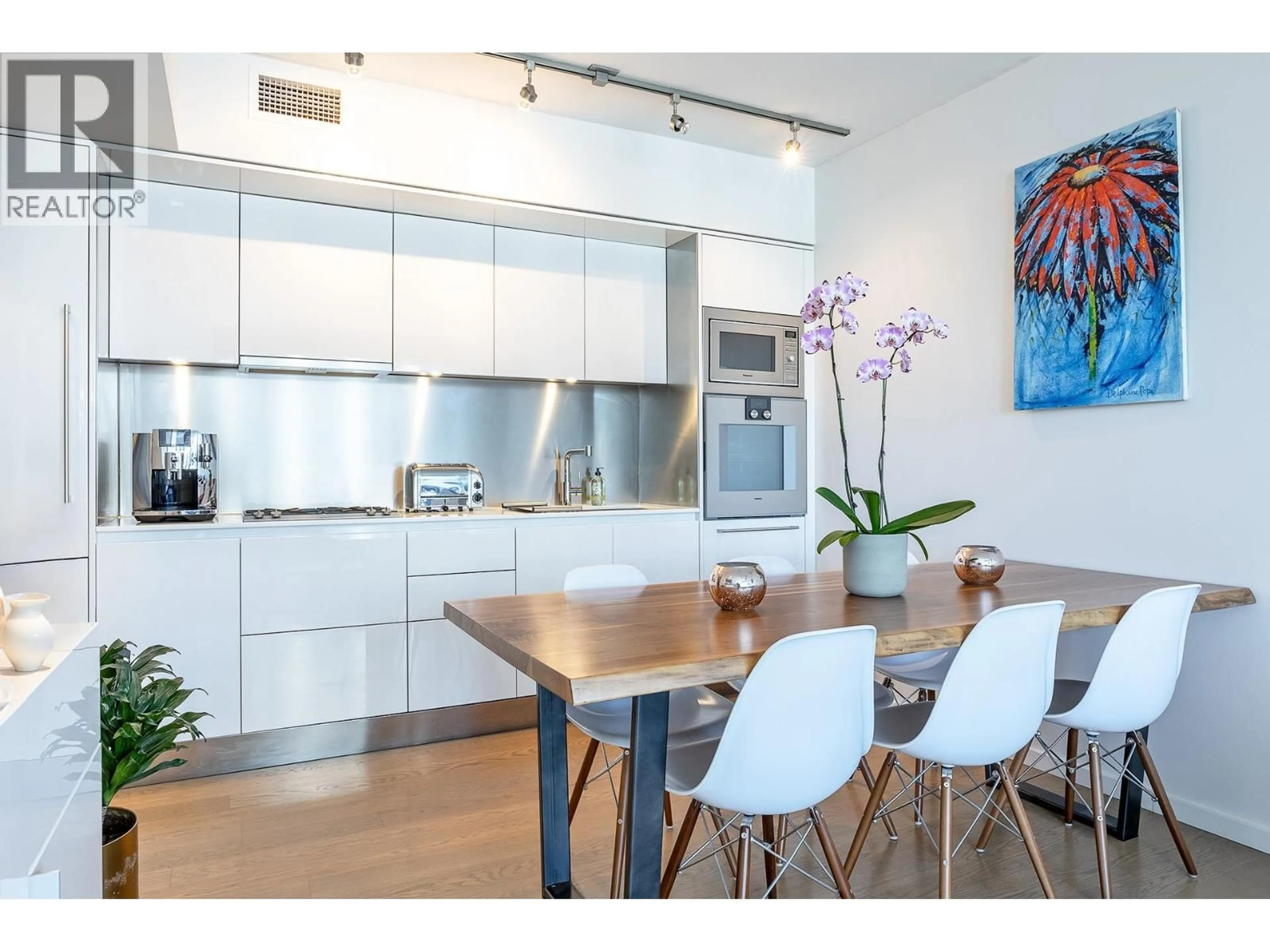 Contemporary kitchen, wood/laminate floor for 2901 - 1151 GEORGIA STREET, Vancouver British Columbia V6E0B3