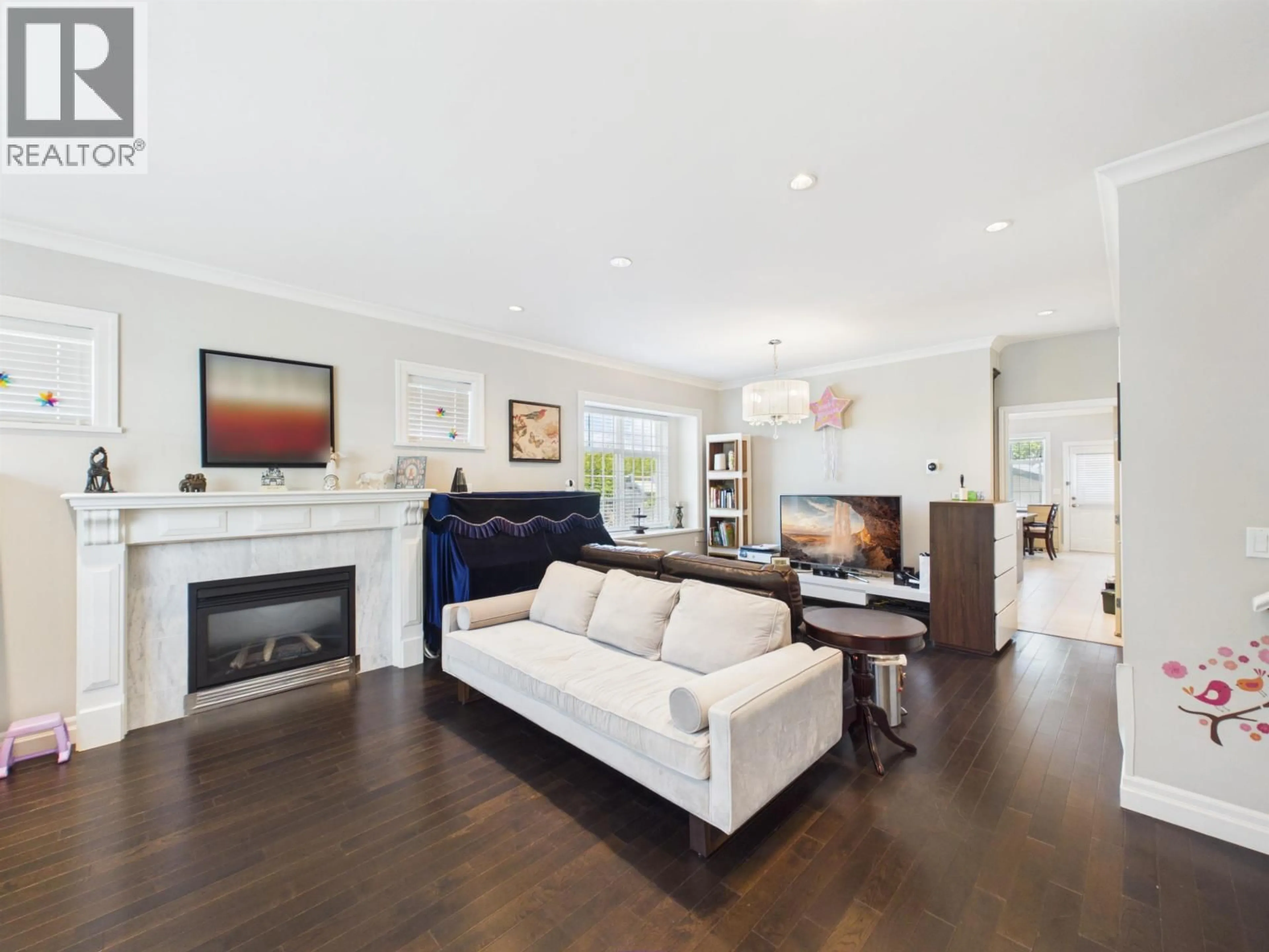 Living room with furniture, wood/laminate floor for 5312 ELSOM AVENUE, Burnaby British Columbia V5H2Z5