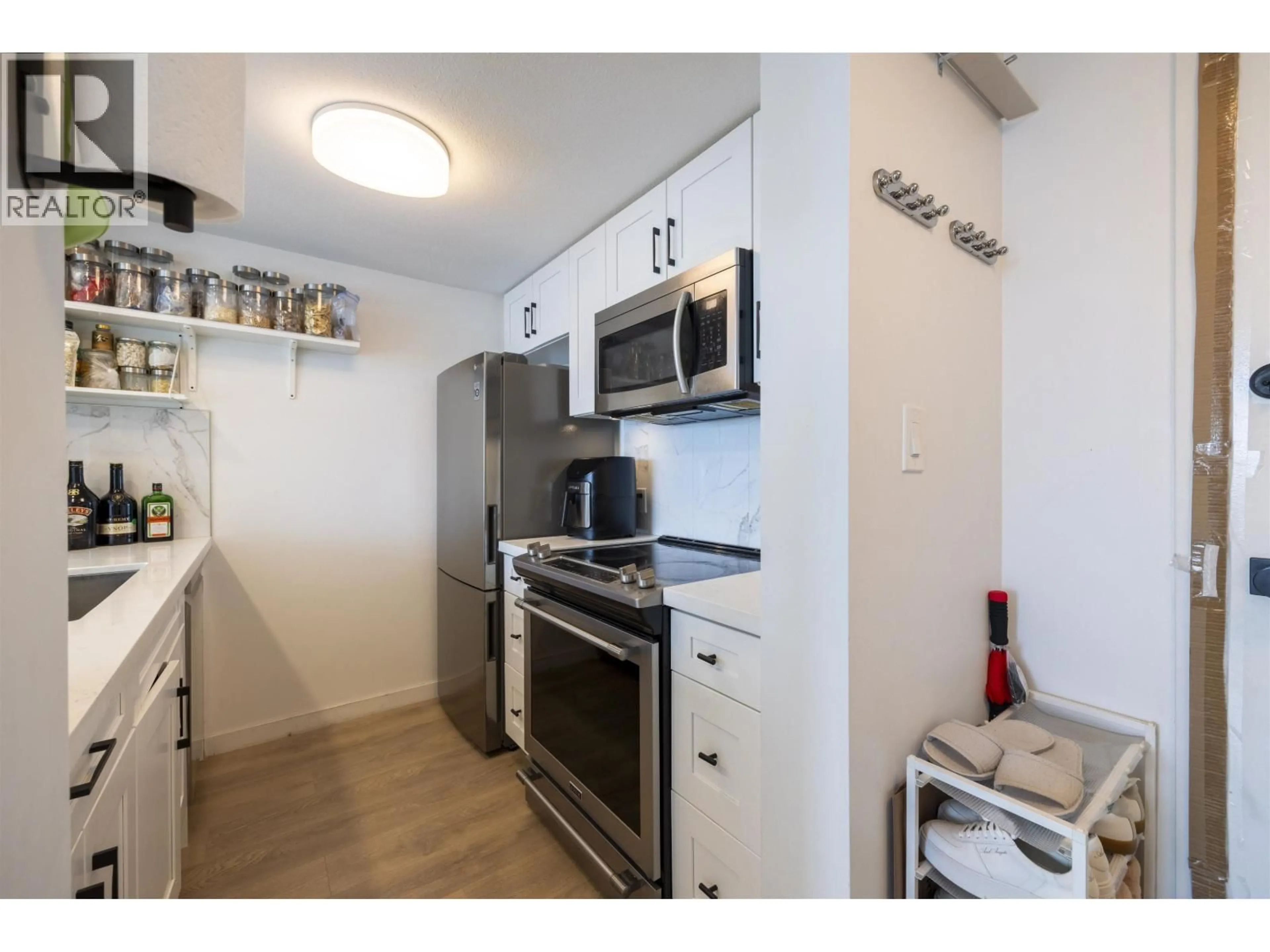 Standard kitchen, unknown for 2508 - 438 SEYMOUR STREET, Vancouver British Columbia V6B6H4