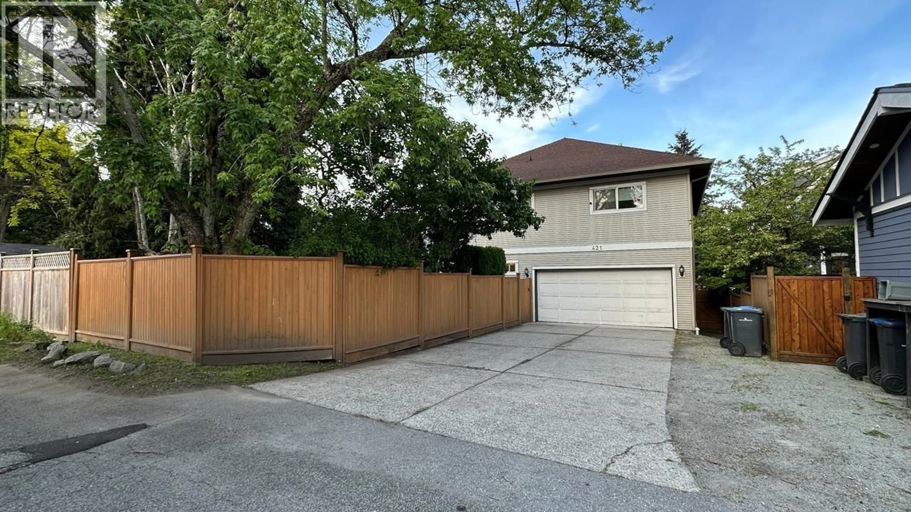 A pic from outside/outdoor area/front of a property/back of a property/a pic from drone, street for 421 KELLY STREET, New Westminster British Columbia V3L3T7