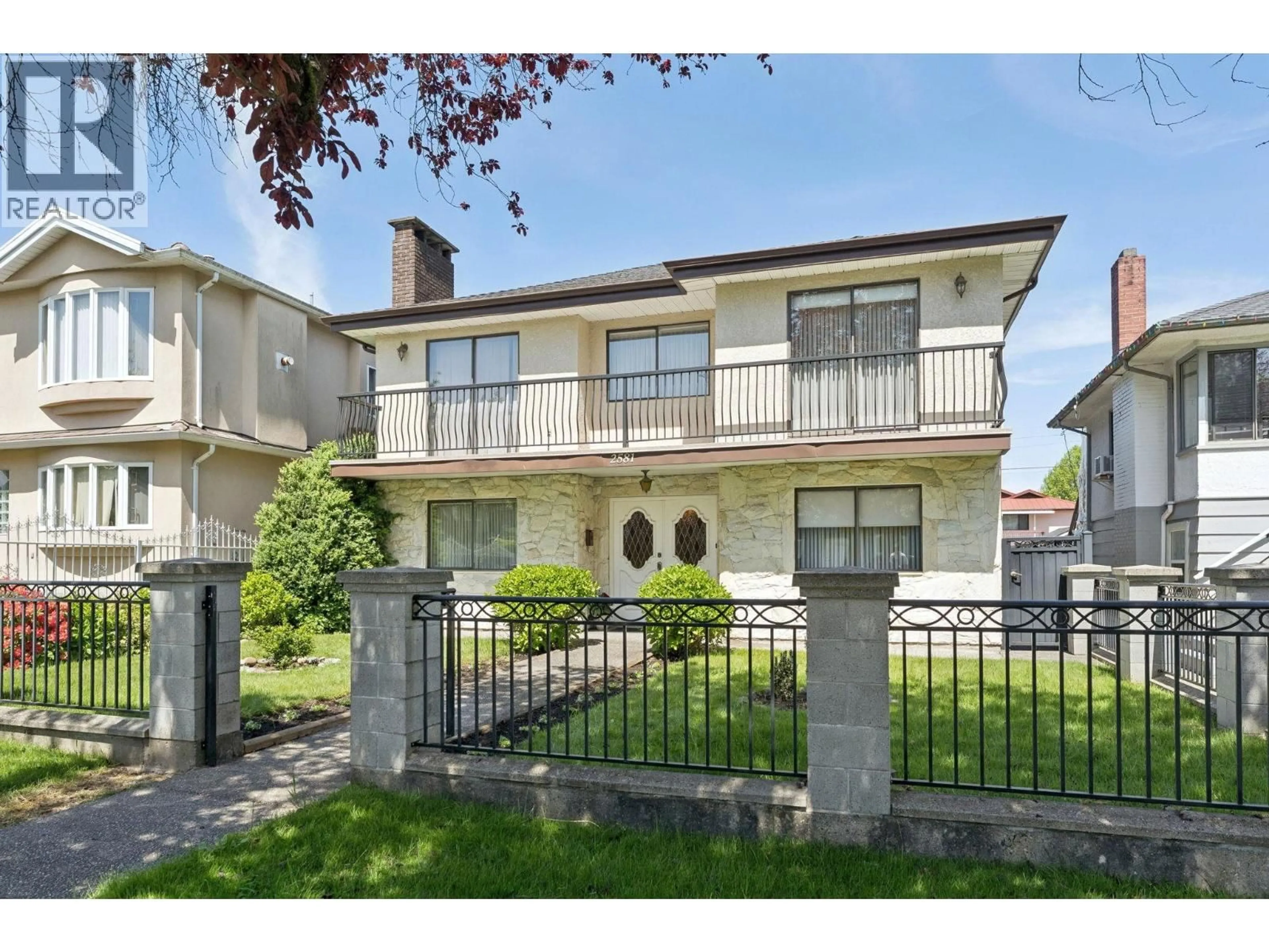 Unknown for 2581 3RD AVENUE, Vancouver British Columbia V5M1H1