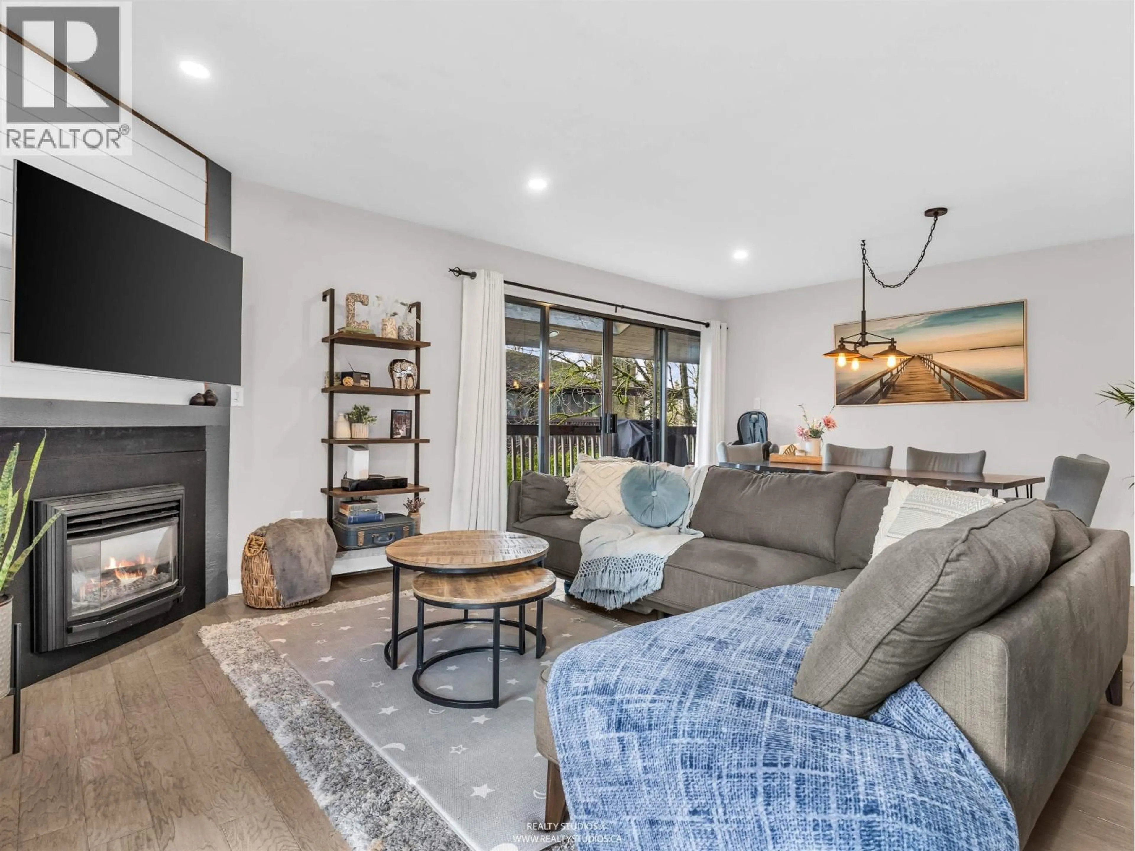 Living room with furniture, unknown for 303 - 708 EIGHTH AVENUE, New Westminster British Columbia V3M2R3