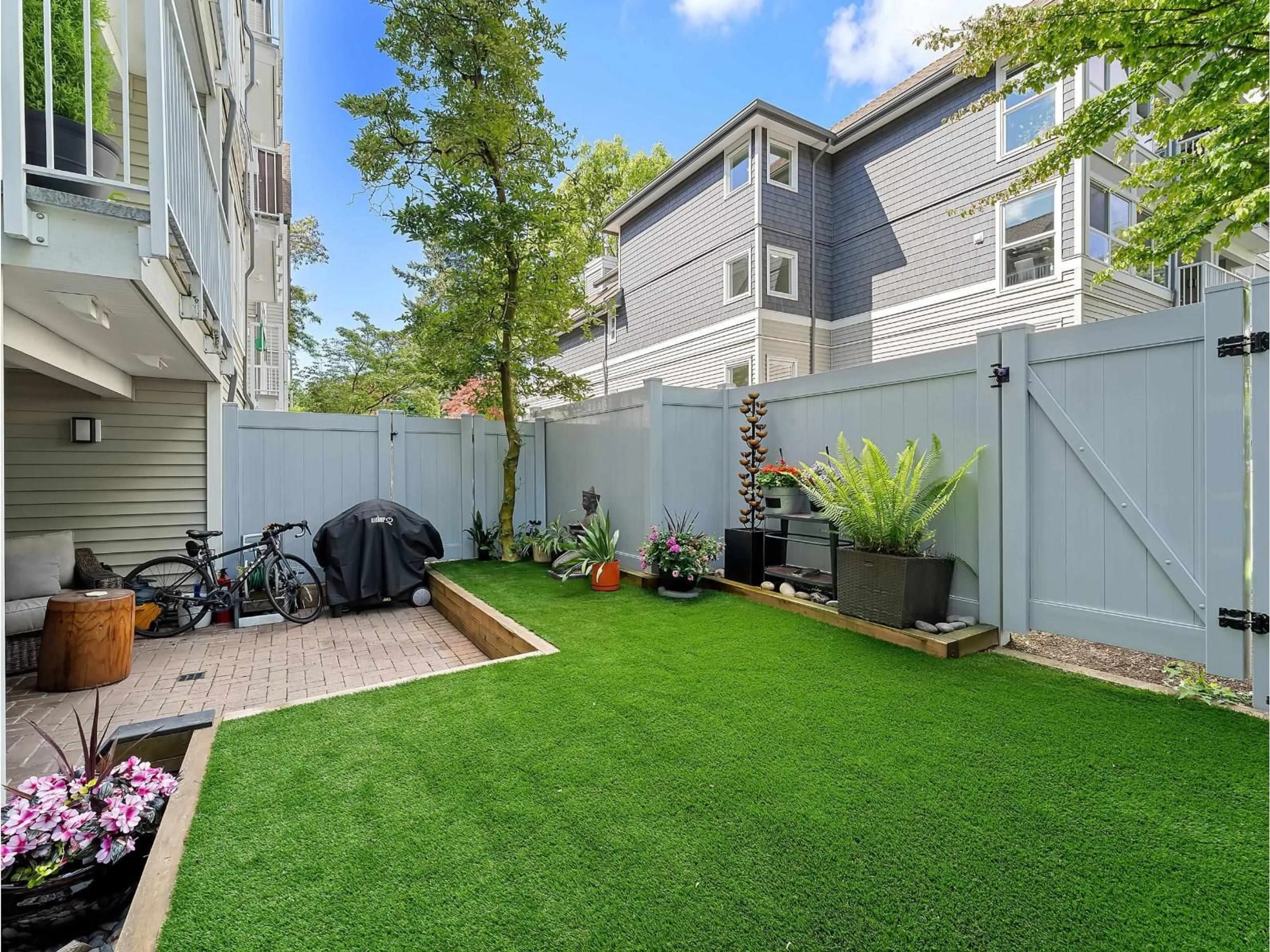 Patio, street for 112 - 9650 148 STREET, Surrey British Columbia V3R0W2