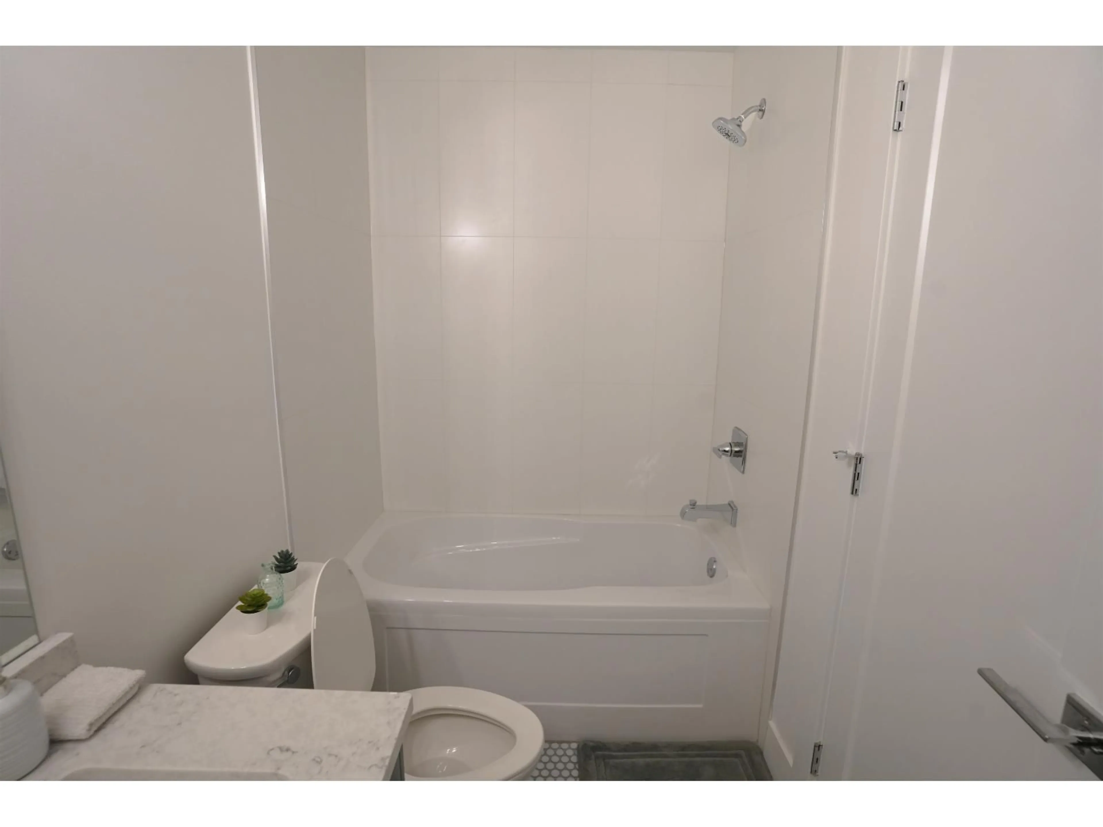 Standard bathroom, floor is not visible for 32 - 14355 62 AVENUE, Surrey British Columbia V3X0K6
