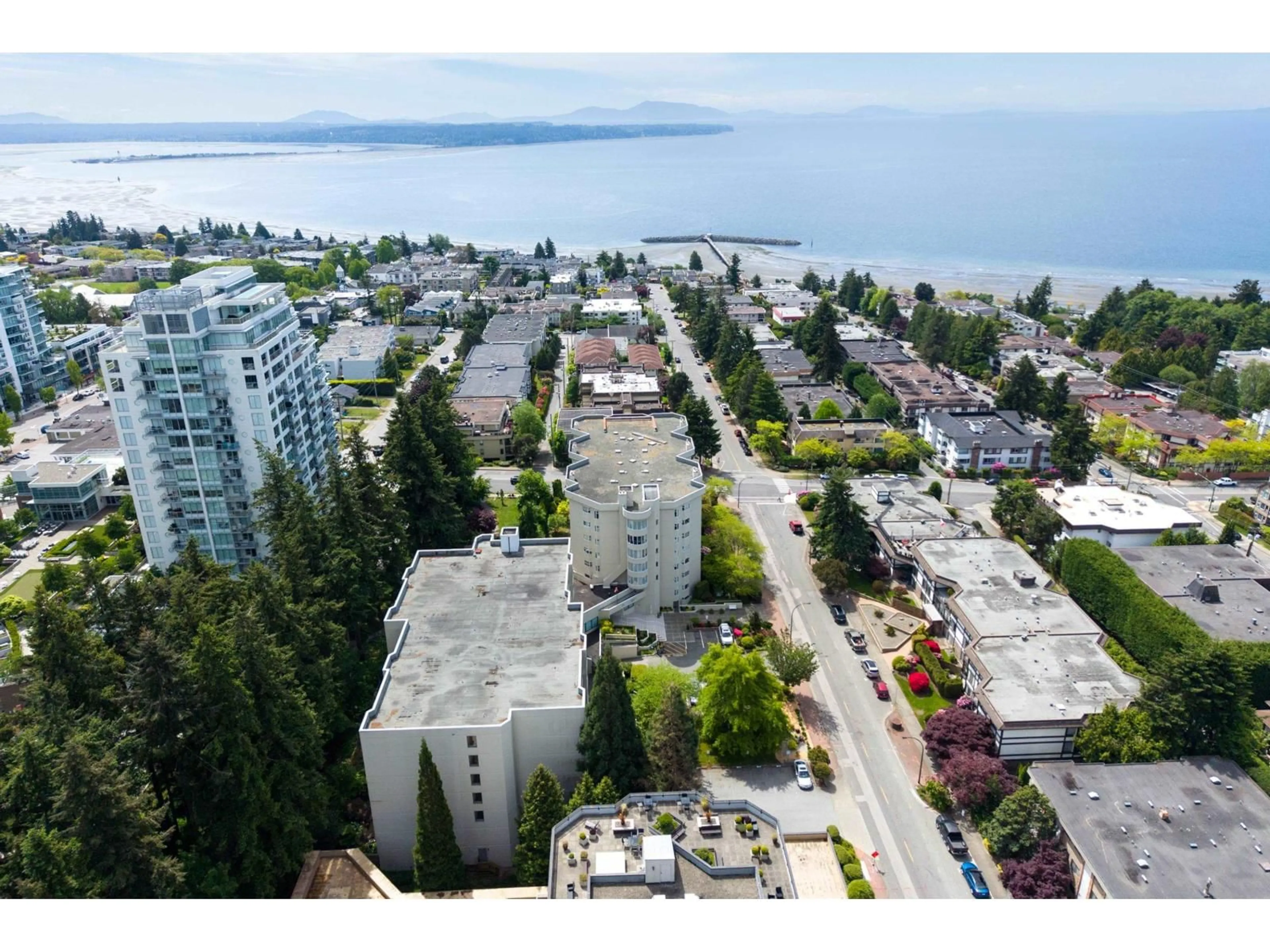 A pic from outside/outdoor area/front of a property/back of a property/a pic from drone, unknown for 508 - 1442 FOSTER STREET, White Rock British Columbia V4B3X7
