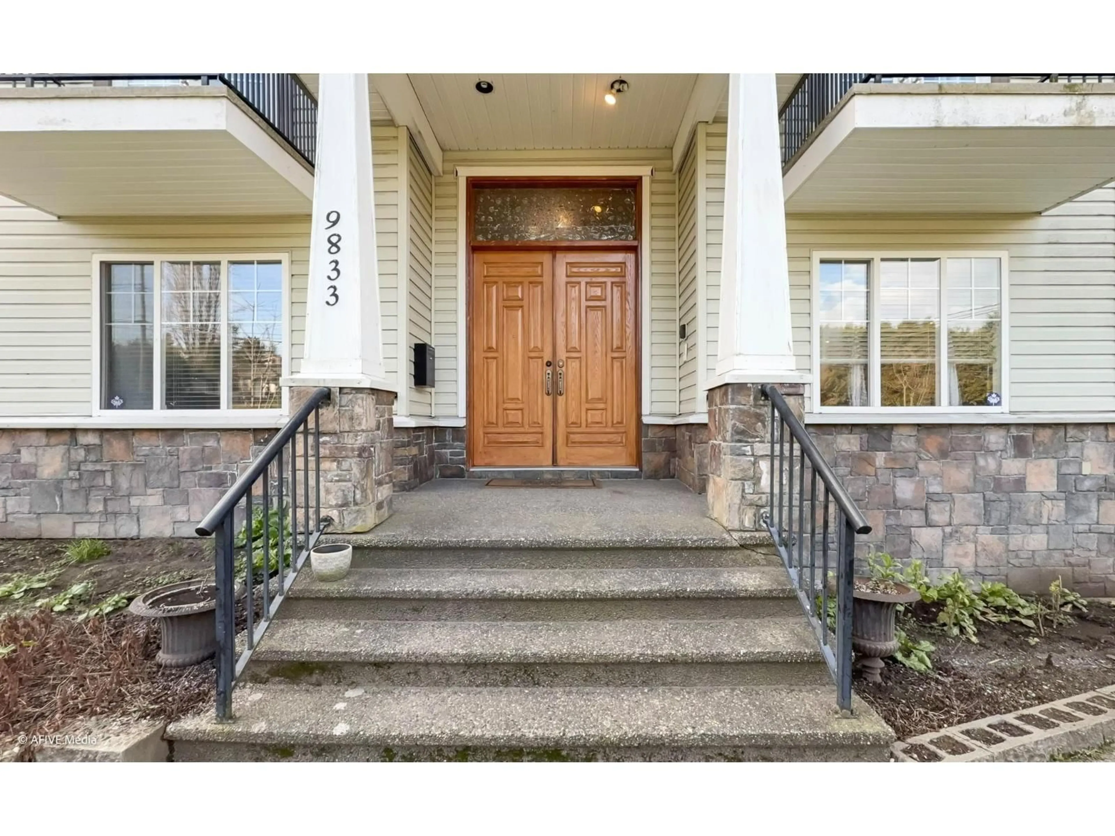Indoor entryway for 9833 128 STREET NORTHEAST, Surrey British Columbia V3T2Y5