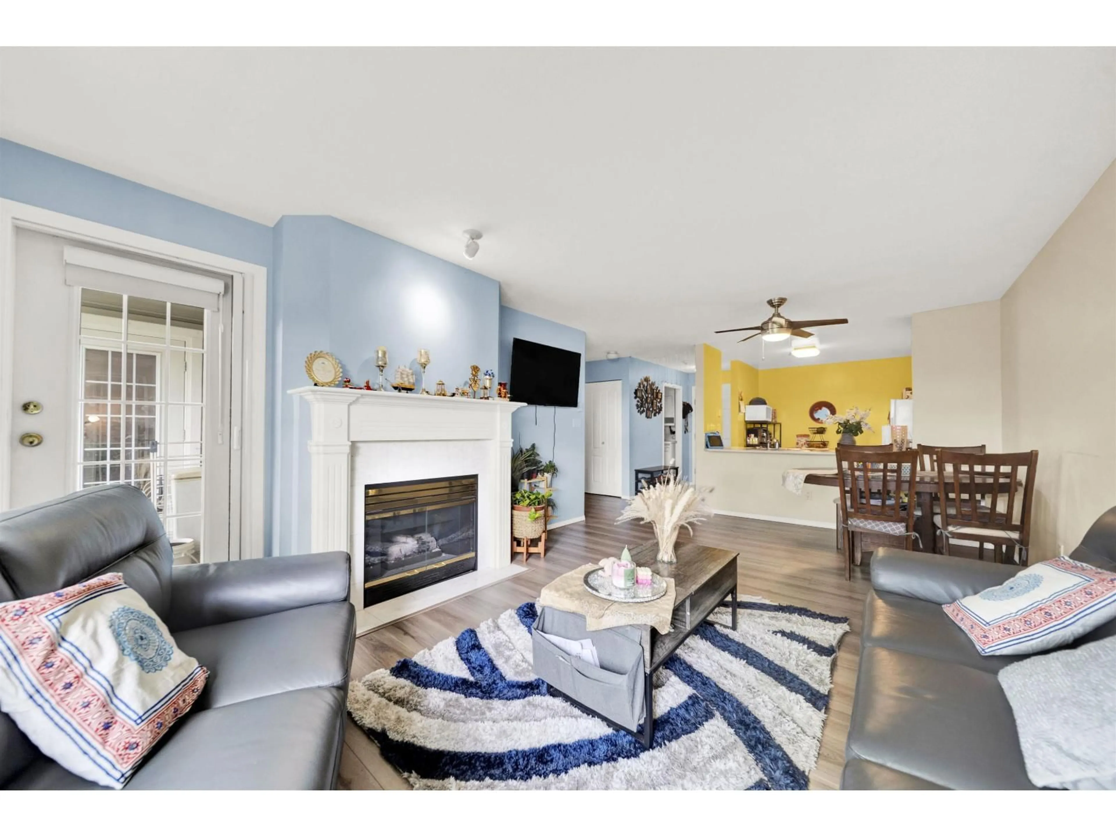 Living room with furniture, ceramic/tile floor for 308 - 15160 108 AVENUE, Surrey British Columbia V3R0V2