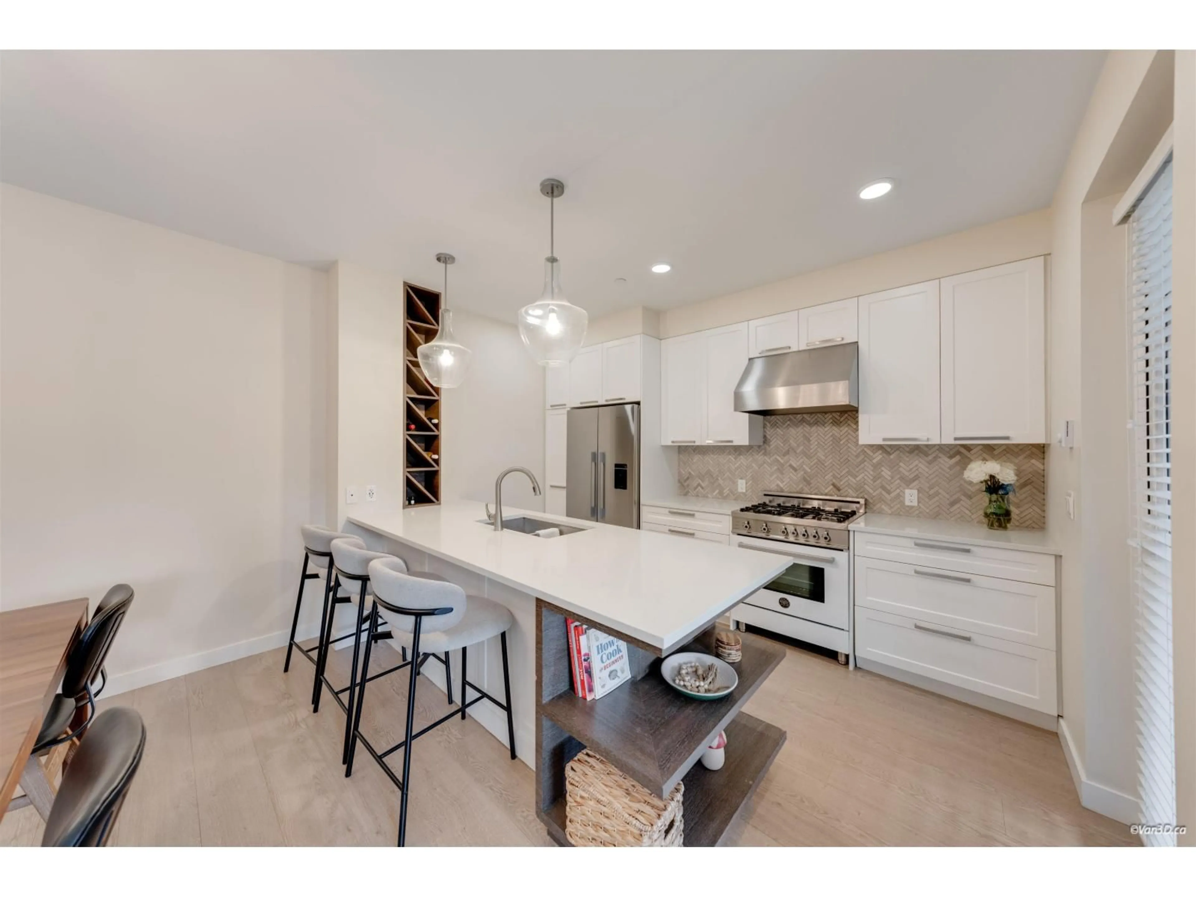 Open concept kitchen, ceramic/tile floor for 102 - 33540 MAYFAIR AVENUE, Abbotsford British Columbia V2S0J3
