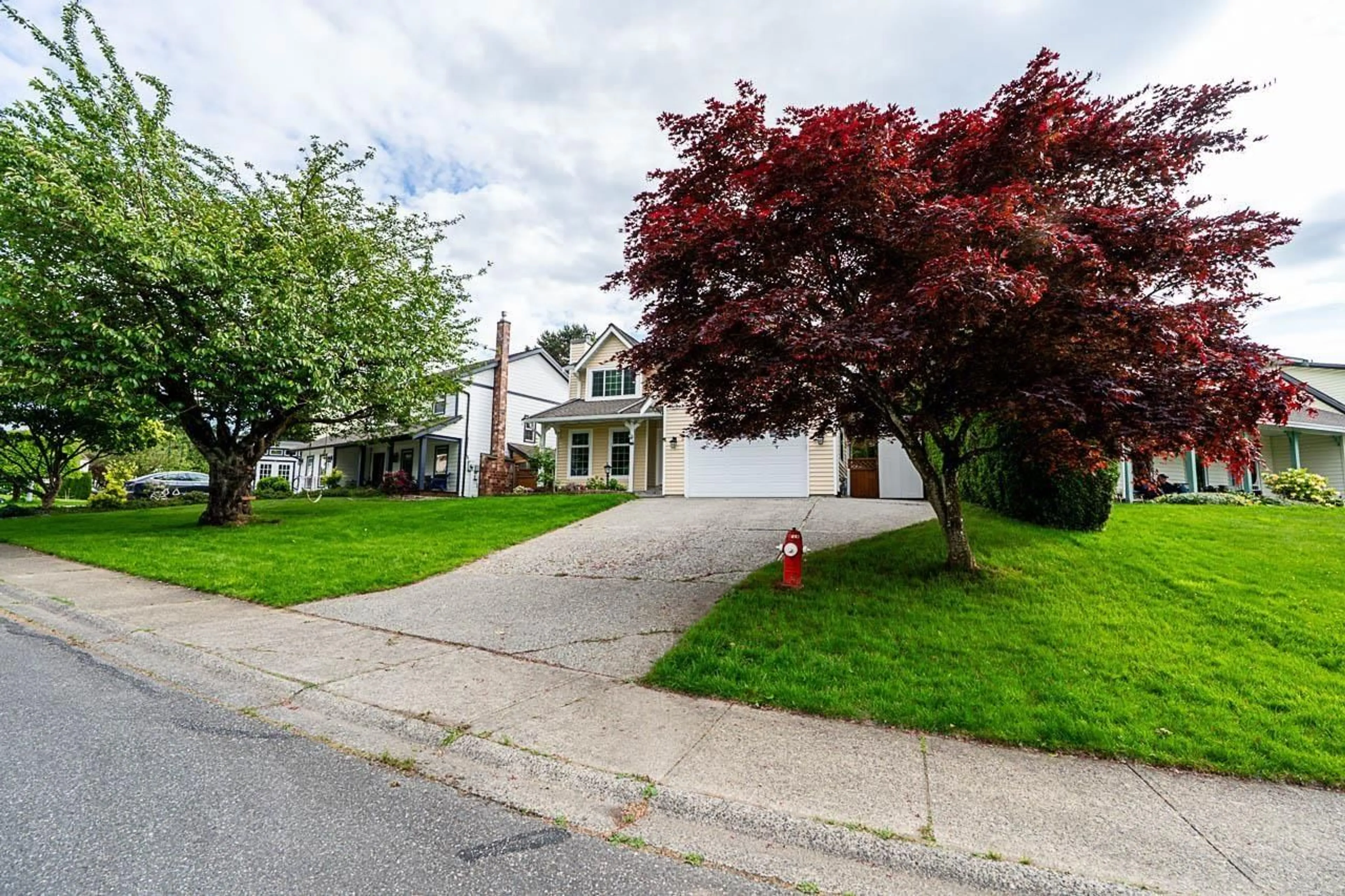 A pic from outside/outdoor area/front of a property/back of a property/a pic from drone, street for 9395 209B STREET, Langley British Columbia V1M1R8