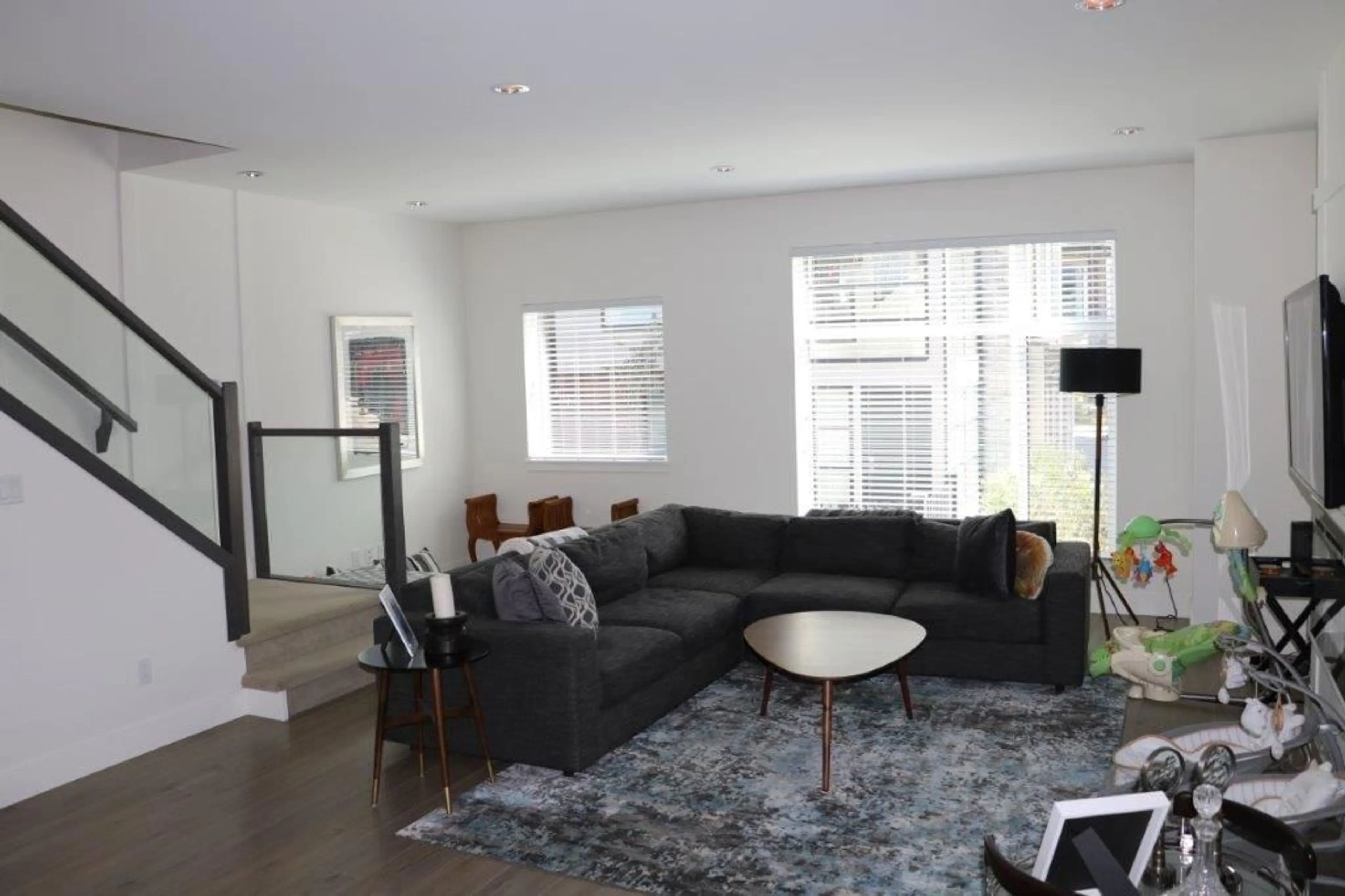 Living room with furniture, unknown for 15 - 15688 28 AVENUE, Surrey British Columbia V3Z0N1