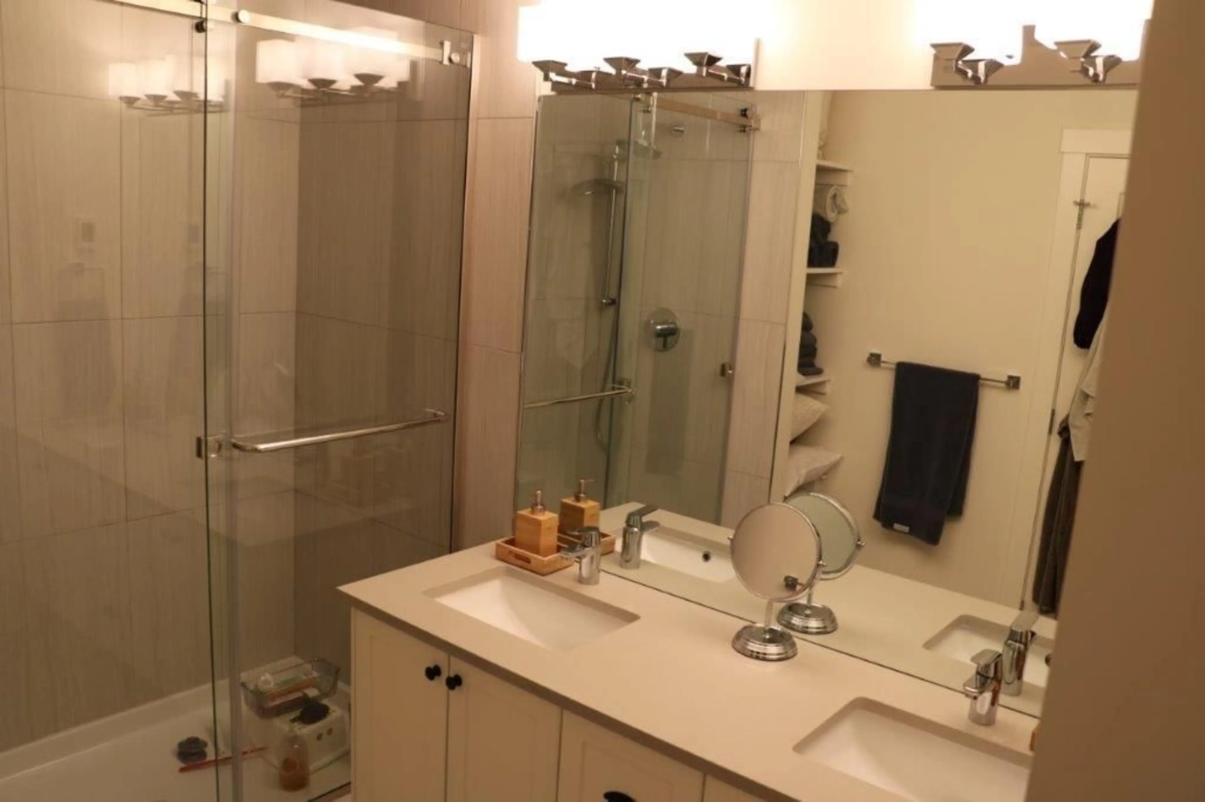 Standard bathroom, unknown for 15 - 15688 28 AVENUE, Surrey British Columbia V3Z0N1