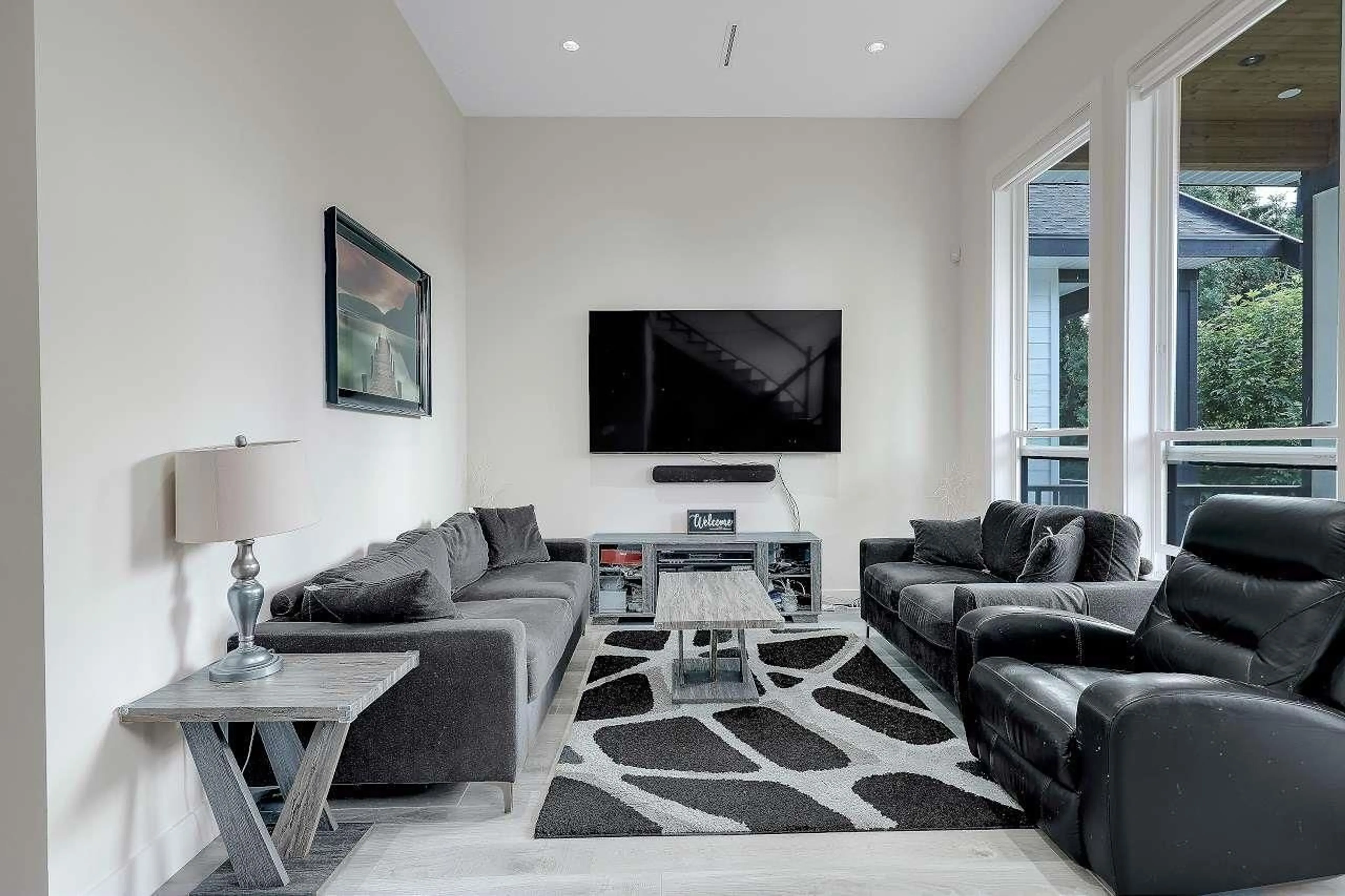Living room with furniture, unknown for 7068 194 STREET, Surrey British Columbia V4N1N2