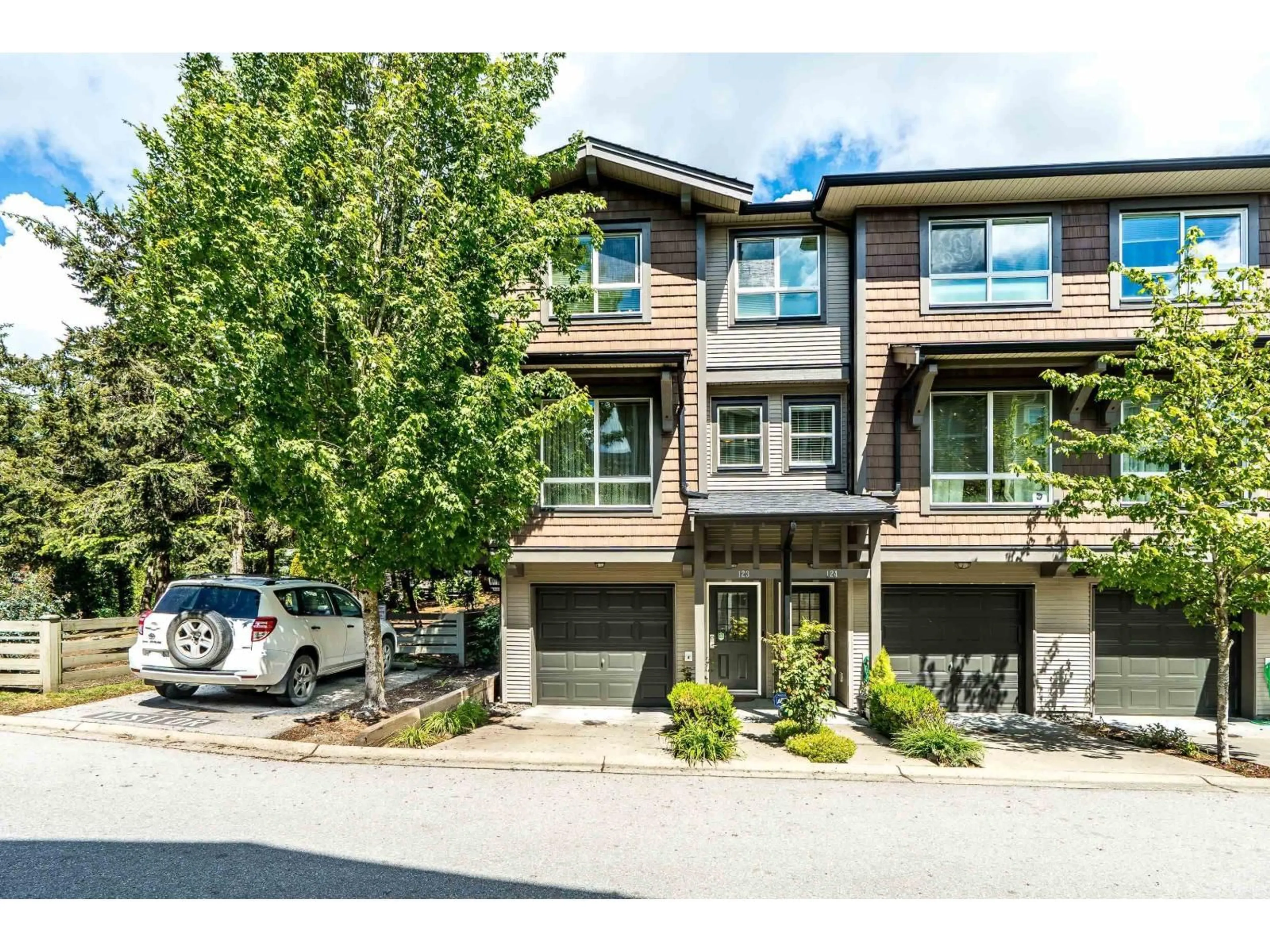 A pic from outside/outdoor area/front of a property/back of a property/a pic from drone, street for 123 - 2729 158 STREET, Surrey British Columbia V3Z1P4