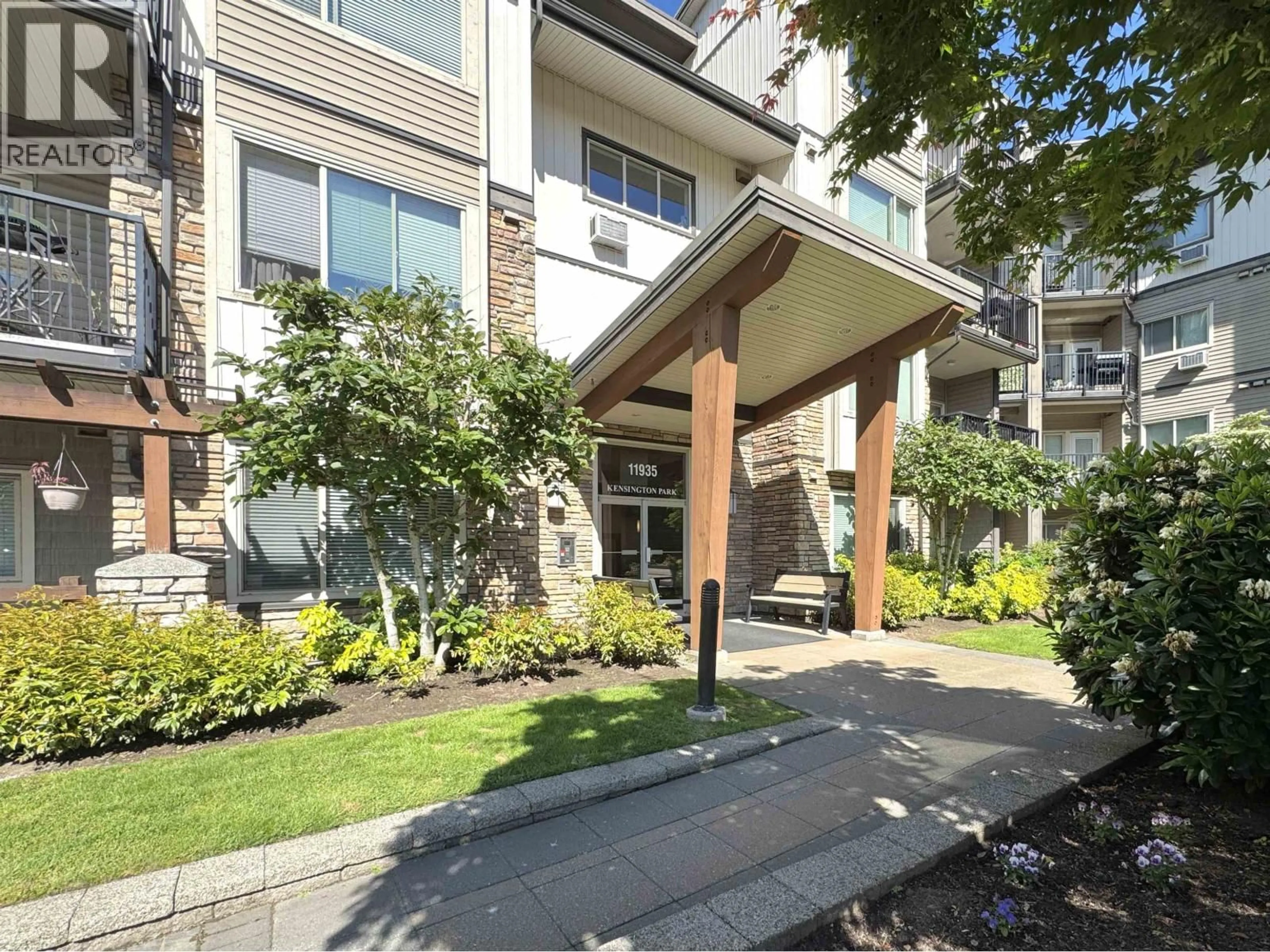 Indoor foyer for 404 - 11935 BURNETT STREET, Maple Ridge British Columbia V2X9A9