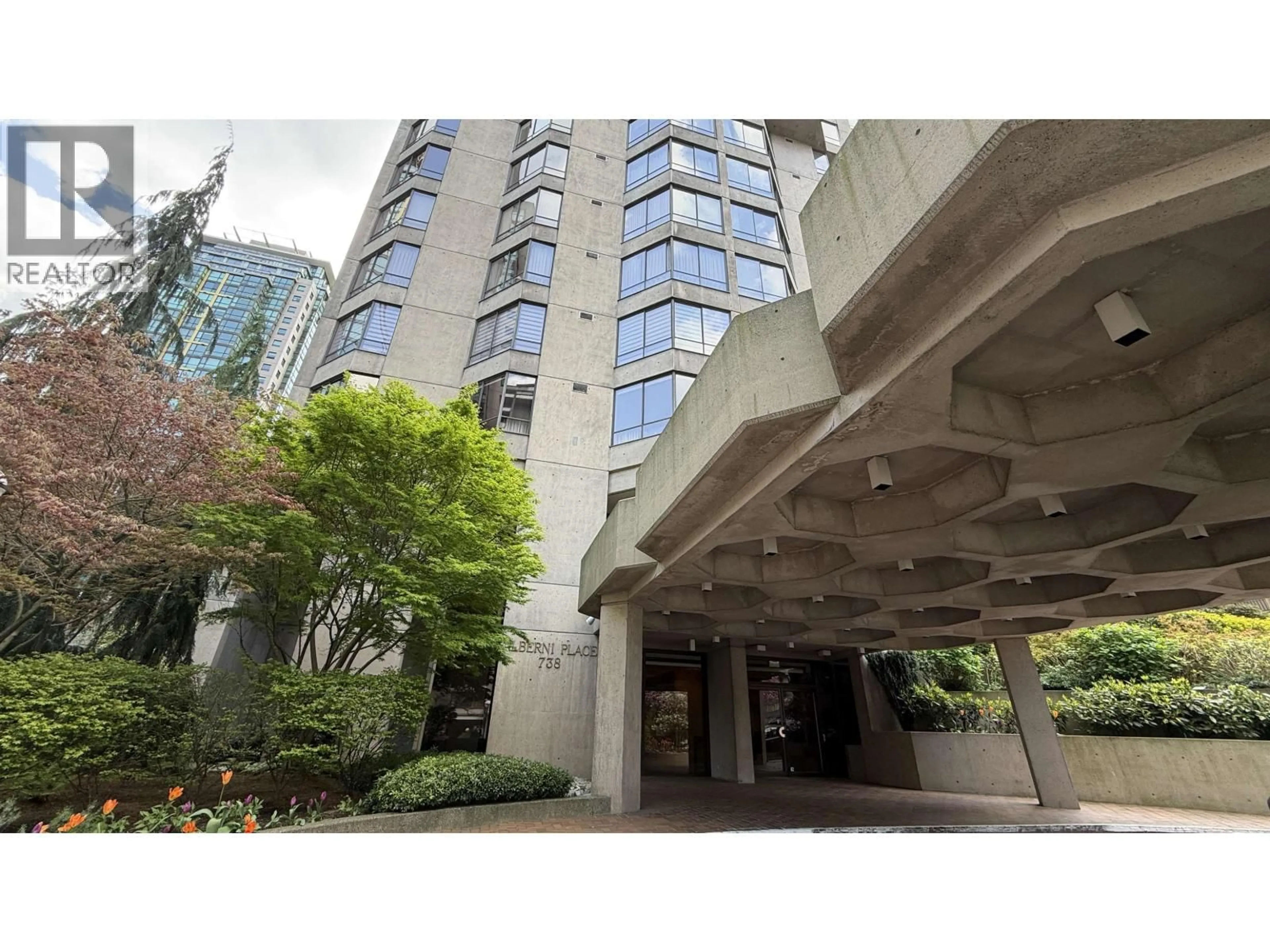 Indoor foyer for 604 - 738 BROUGHTON STREET, Vancouver British Columbia V6G3A7