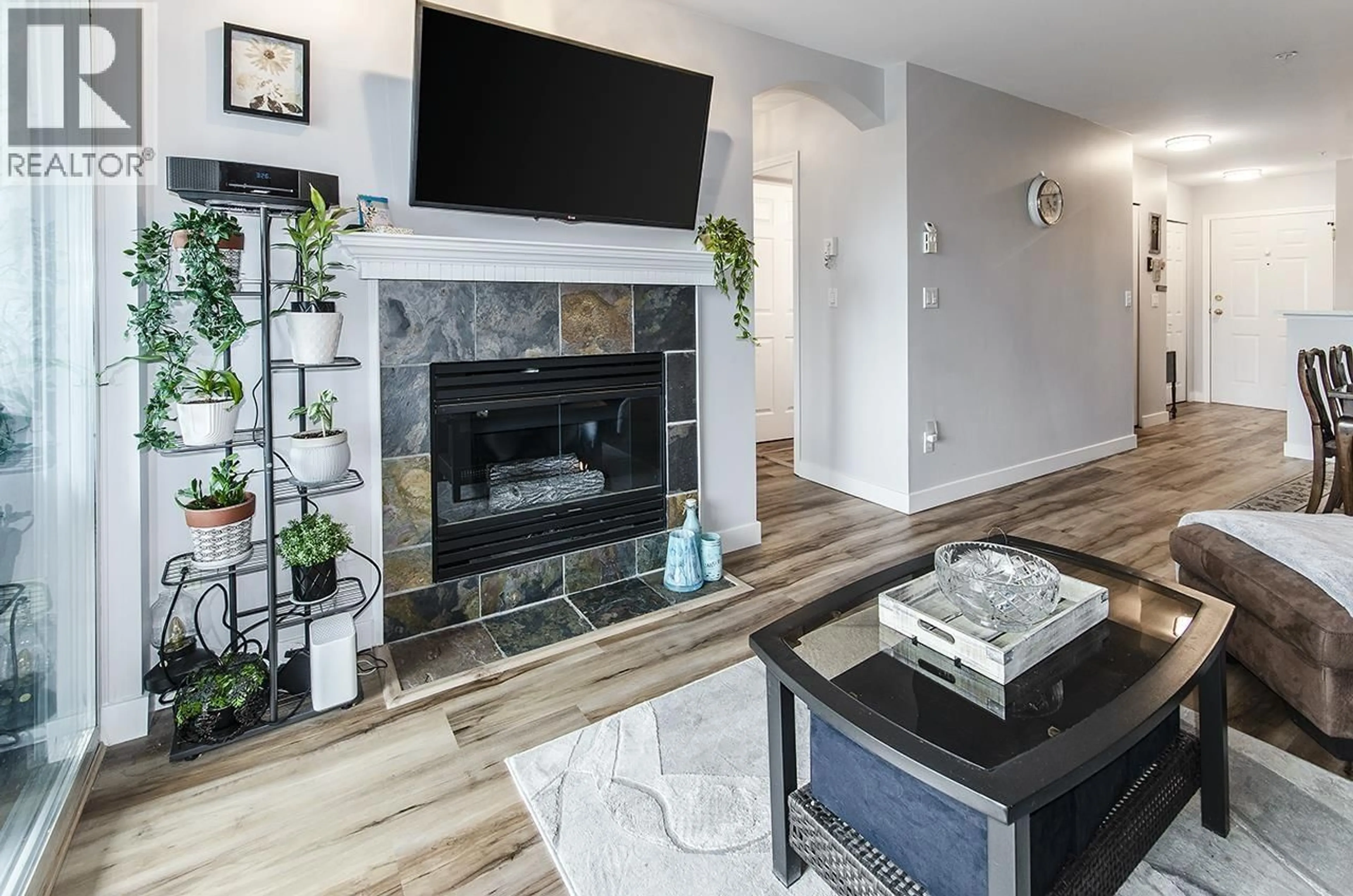 Living room with furniture, unknown for 305 - 155 3RD STREET, North Vancouver British Columbia V7L1E5