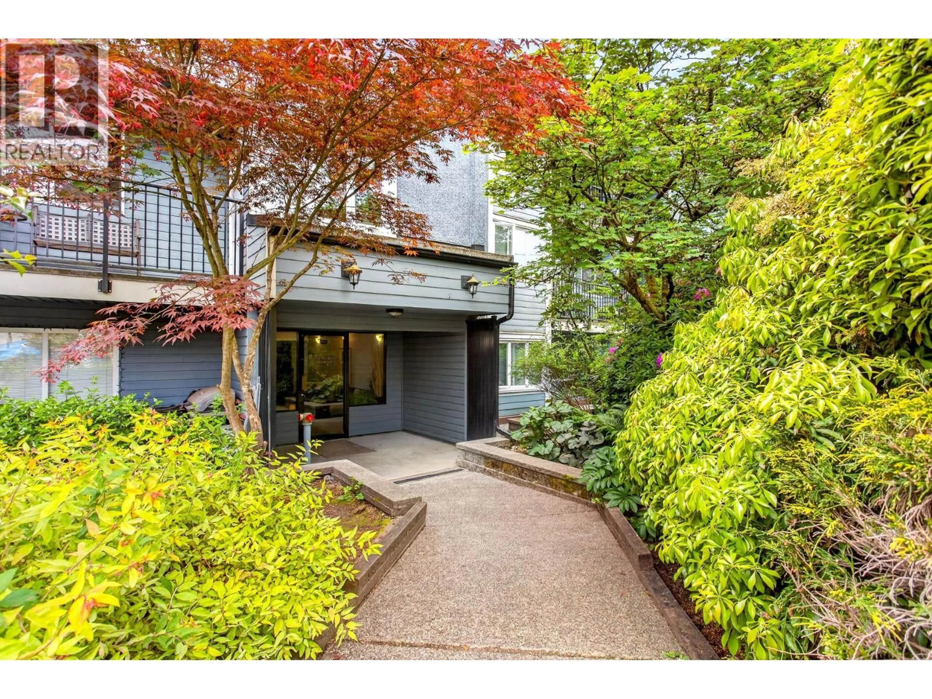 Indoor foyer for 105 - 1122 KING ALBERT AVENUE, Coquitlam British Columbia V3J1X7