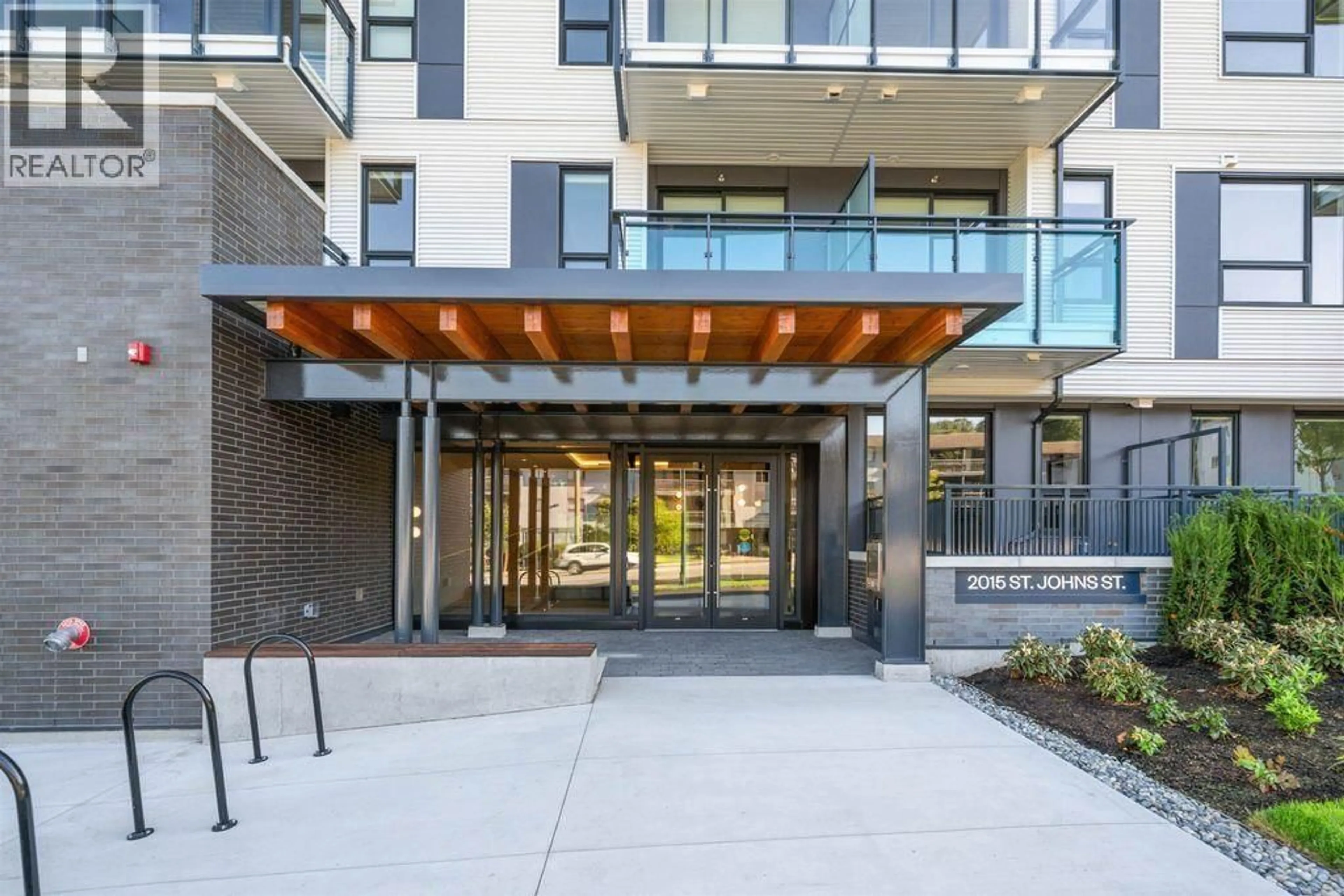 Indoor foyer for 313 - 2015 ST. JOHNS STREET, Port Coquitlam British Columbia V3H0N5