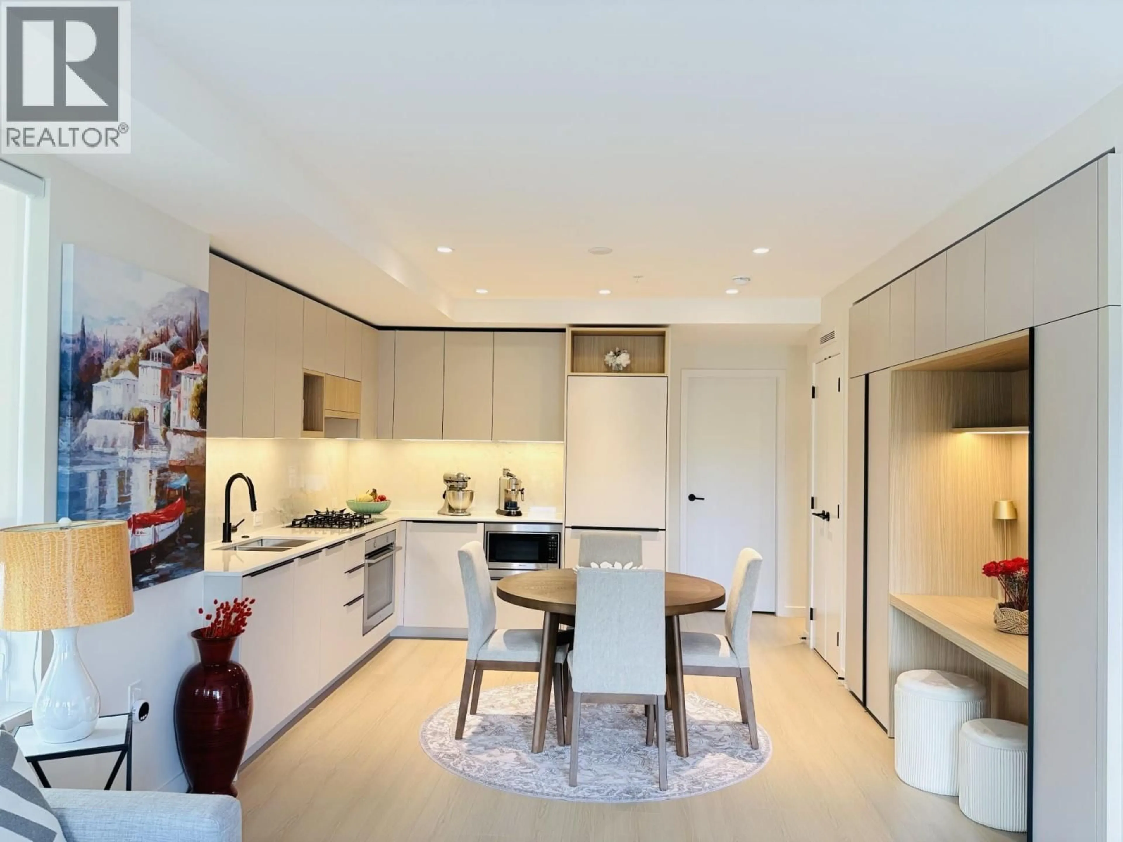 Contemporary kitchen, unknown for 313 - 2015 ST. JOHNS STREET, Port Coquitlam British Columbia V3H0N5