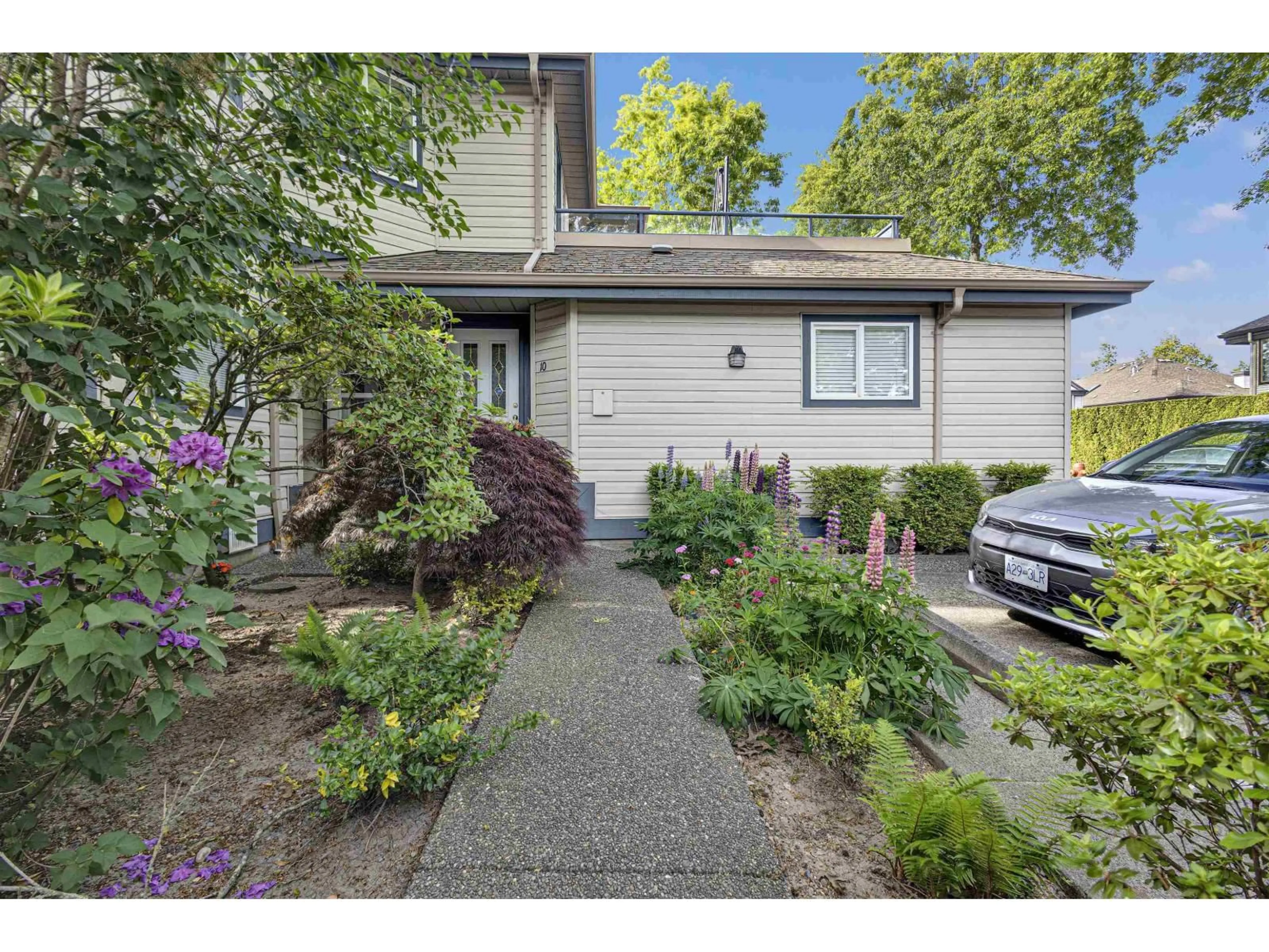Unknown for 10 - 8388 158 STREET, Surrey British Columbia V4N2Y7
