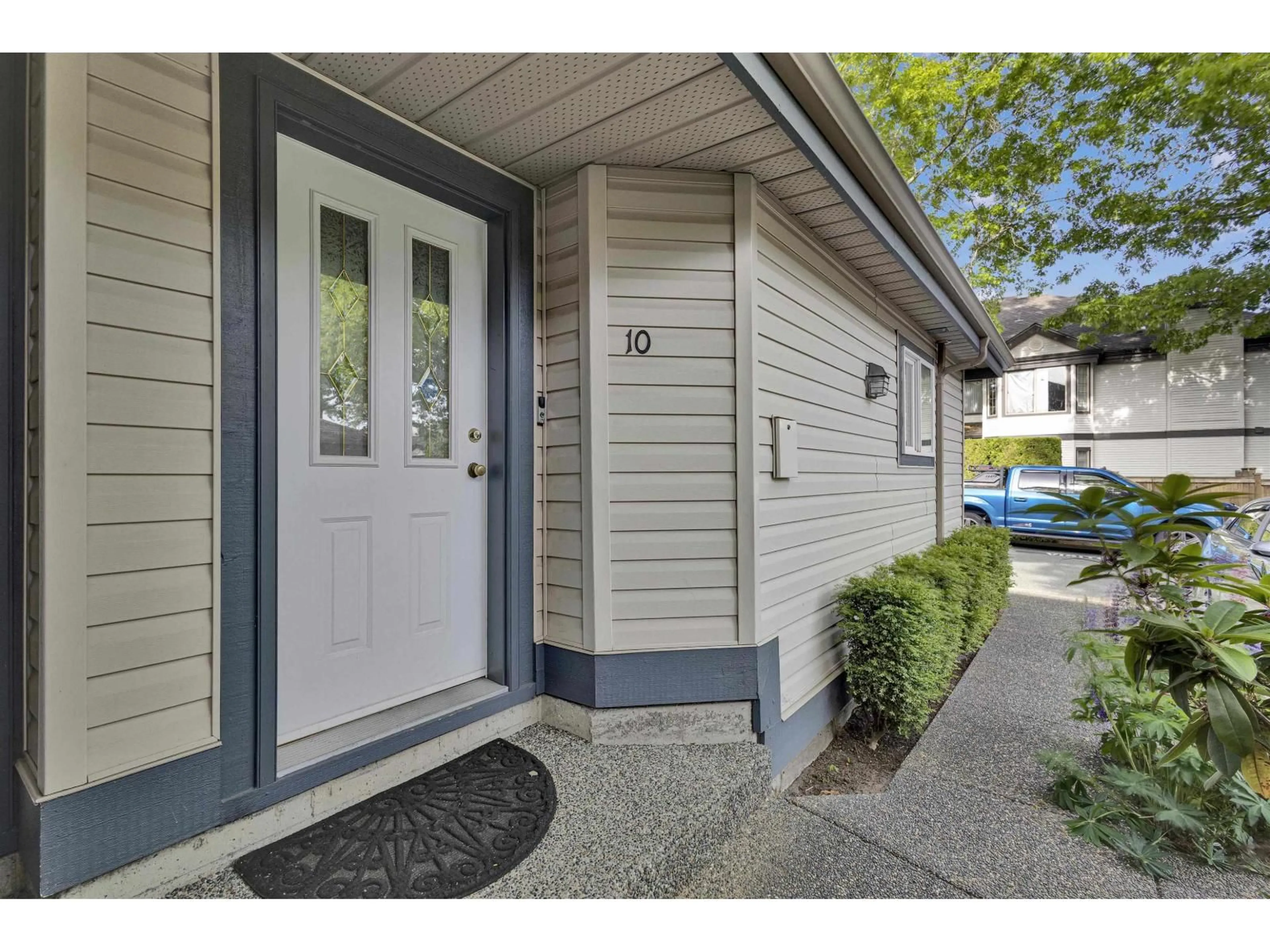 Indoor entryway for 10 - 8388 158 STREET, Surrey British Columbia V4N2Y7