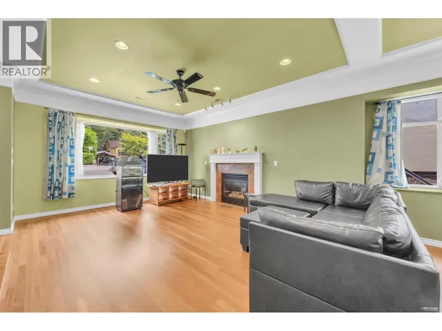 4317 CLIFFMONT ROAD, North Vancouver 5