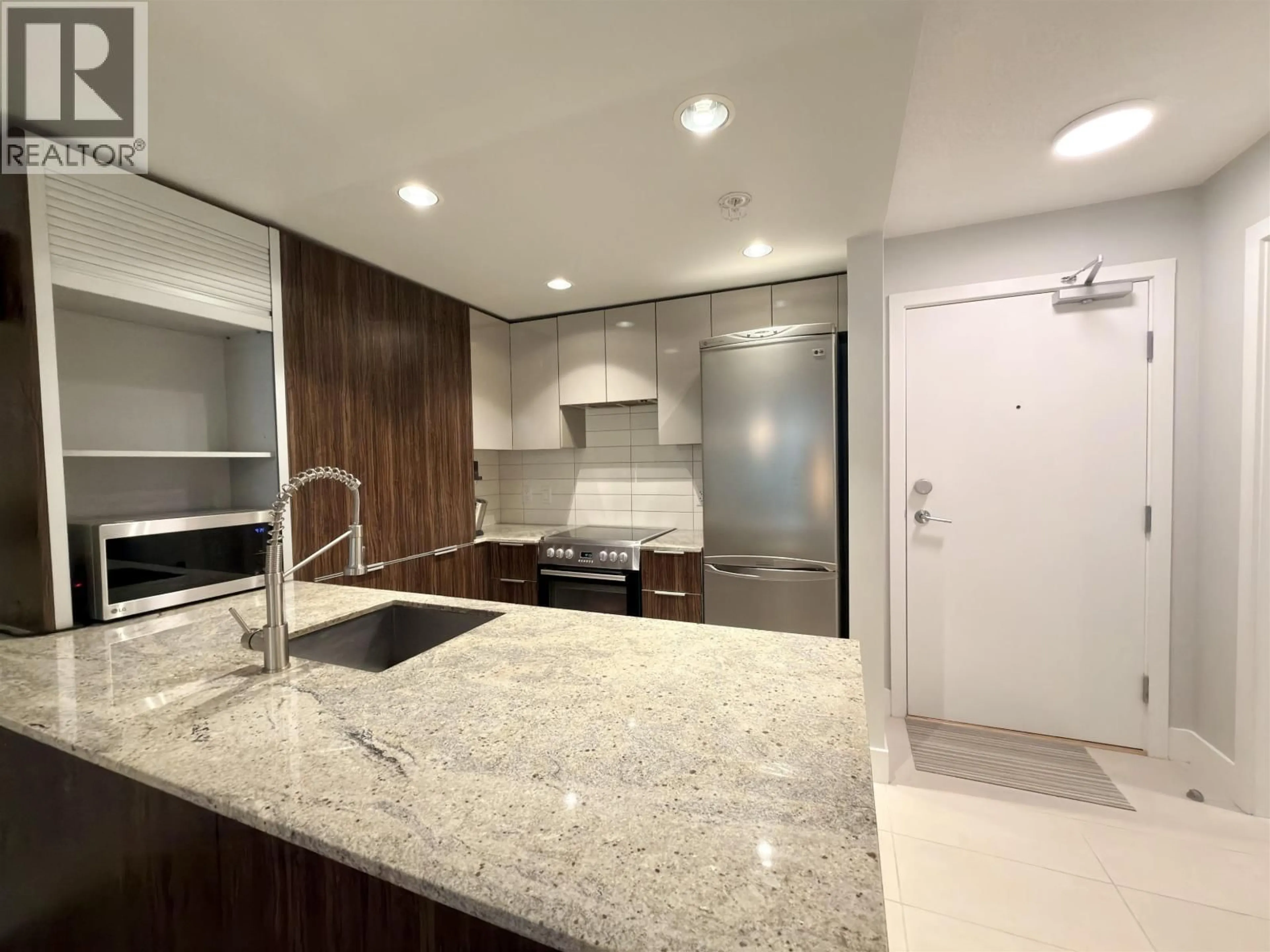 Open concept kitchen, ceramic/tile floor for 407 - 1088 RICHARDS STREET, Vancouver British Columbia V6B0J8