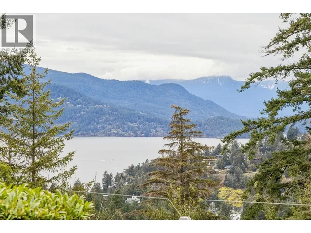 5180 MEADFEILD ROAD, West Vancouver 2