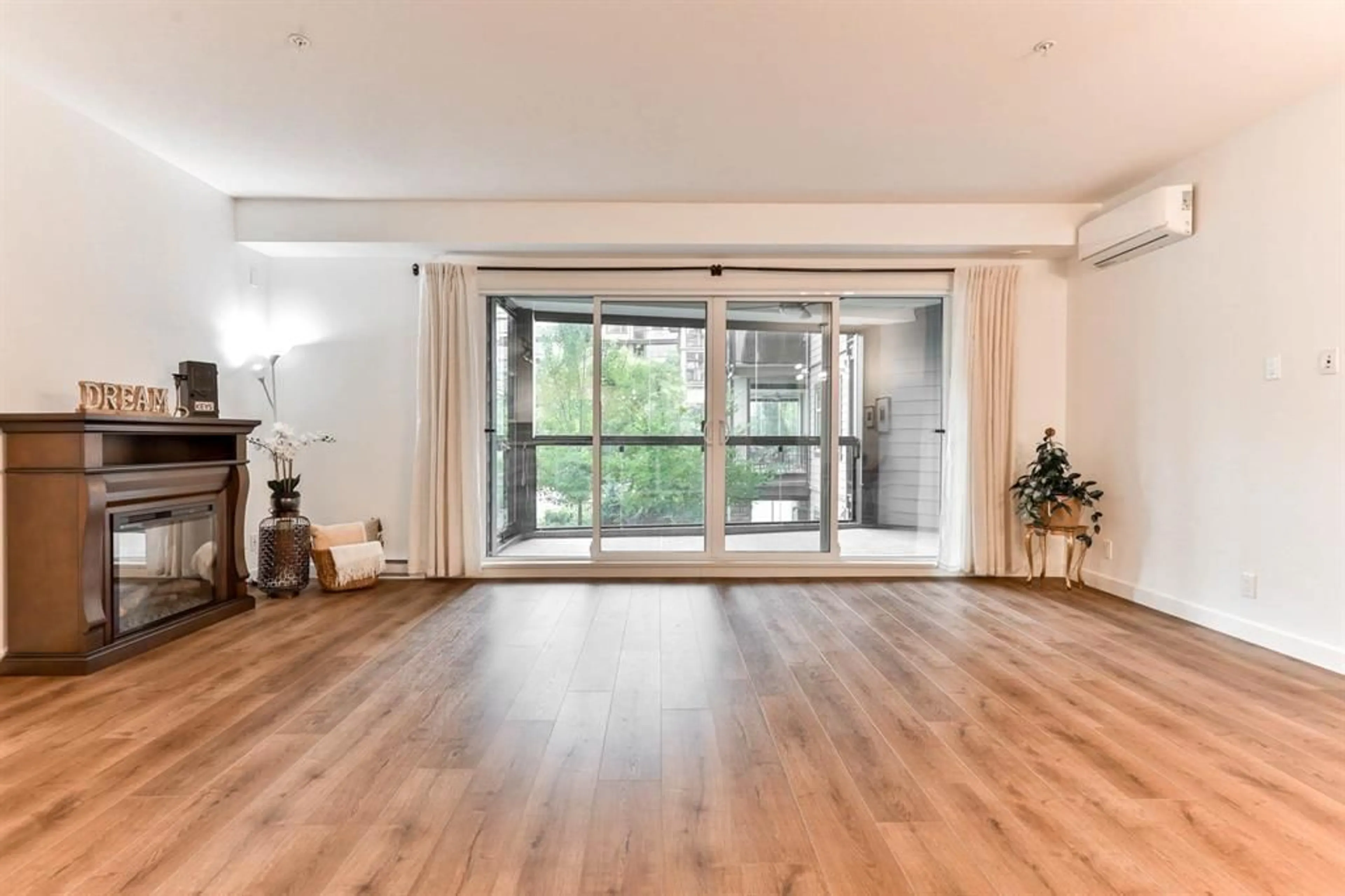 Indoor foyer for 206 - 8526 202B STREET, Langley British Columbia V2Y3L3