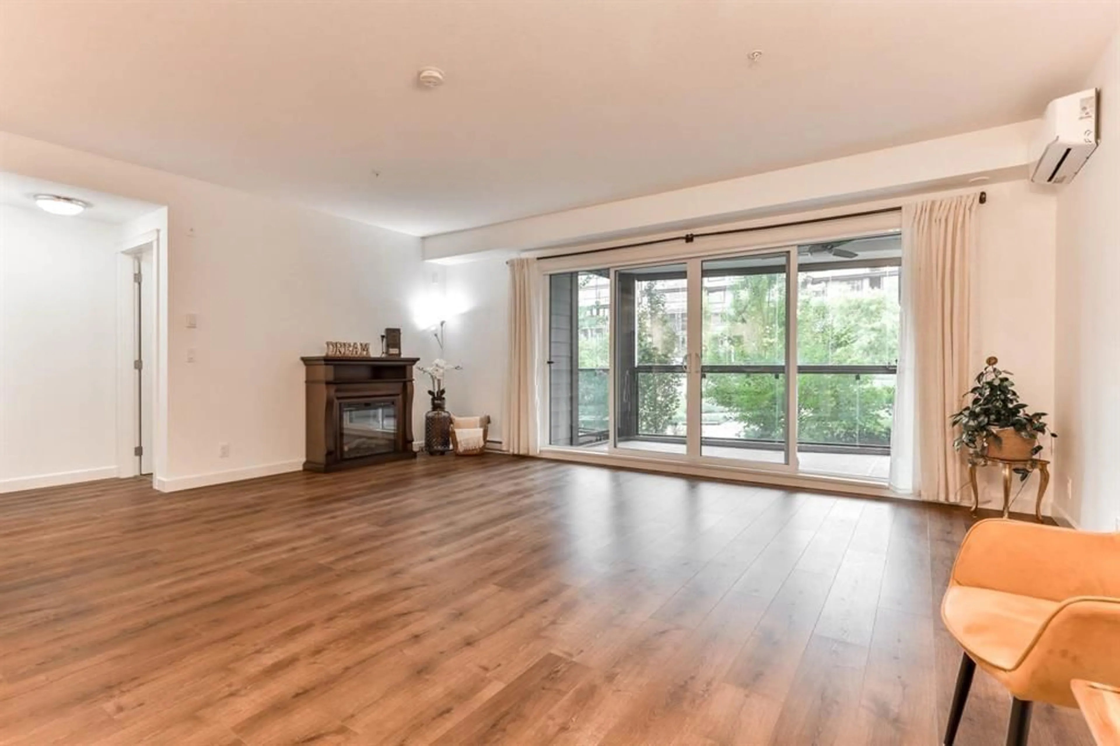 A pic of a room for 206 - 8526 202B STREET, Langley British Columbia V2Y3L3