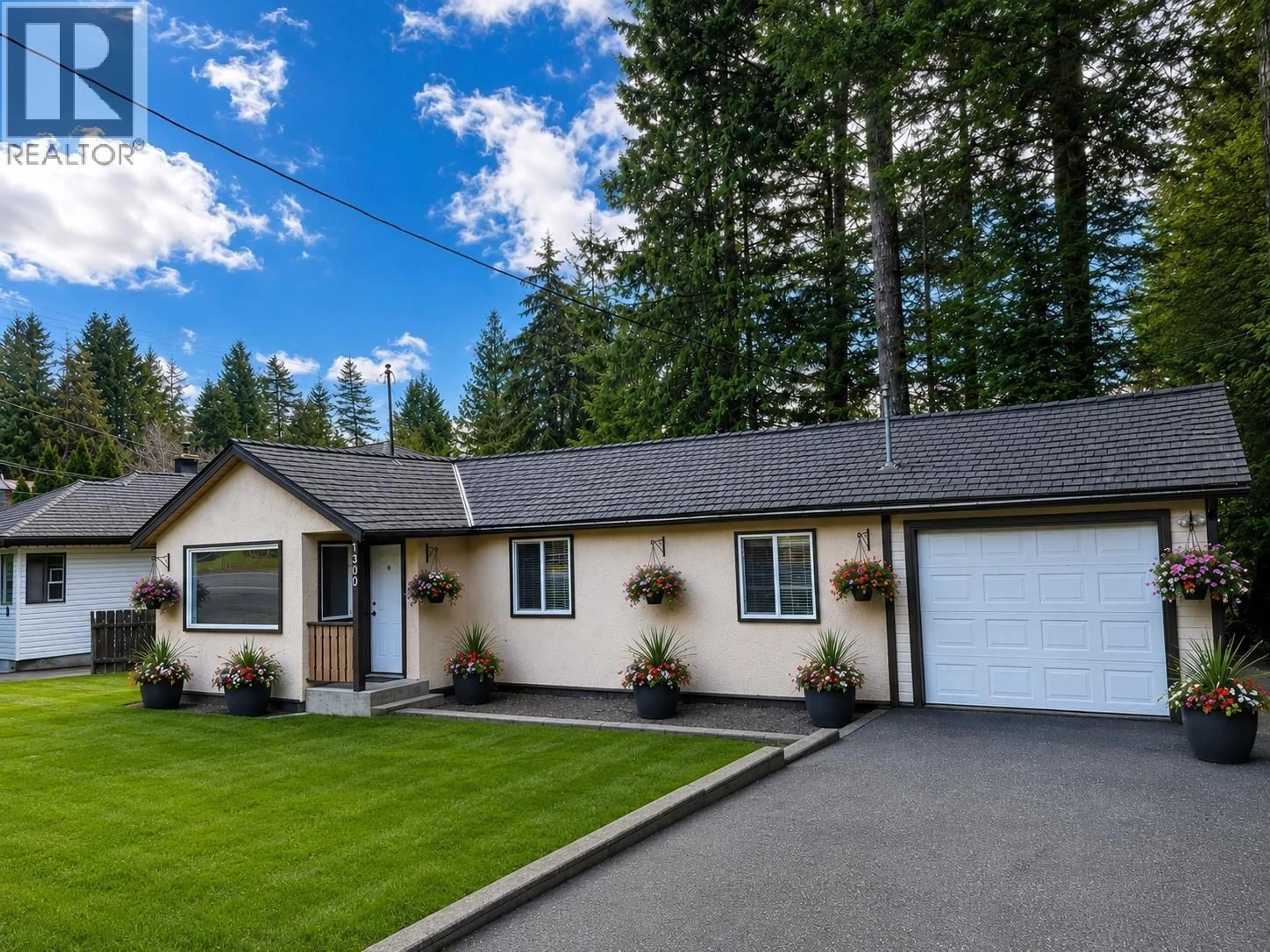 Home with vinyl exterior material, street for 1502 DEPOT ROAD, Squamish British Columbia V0N1H0