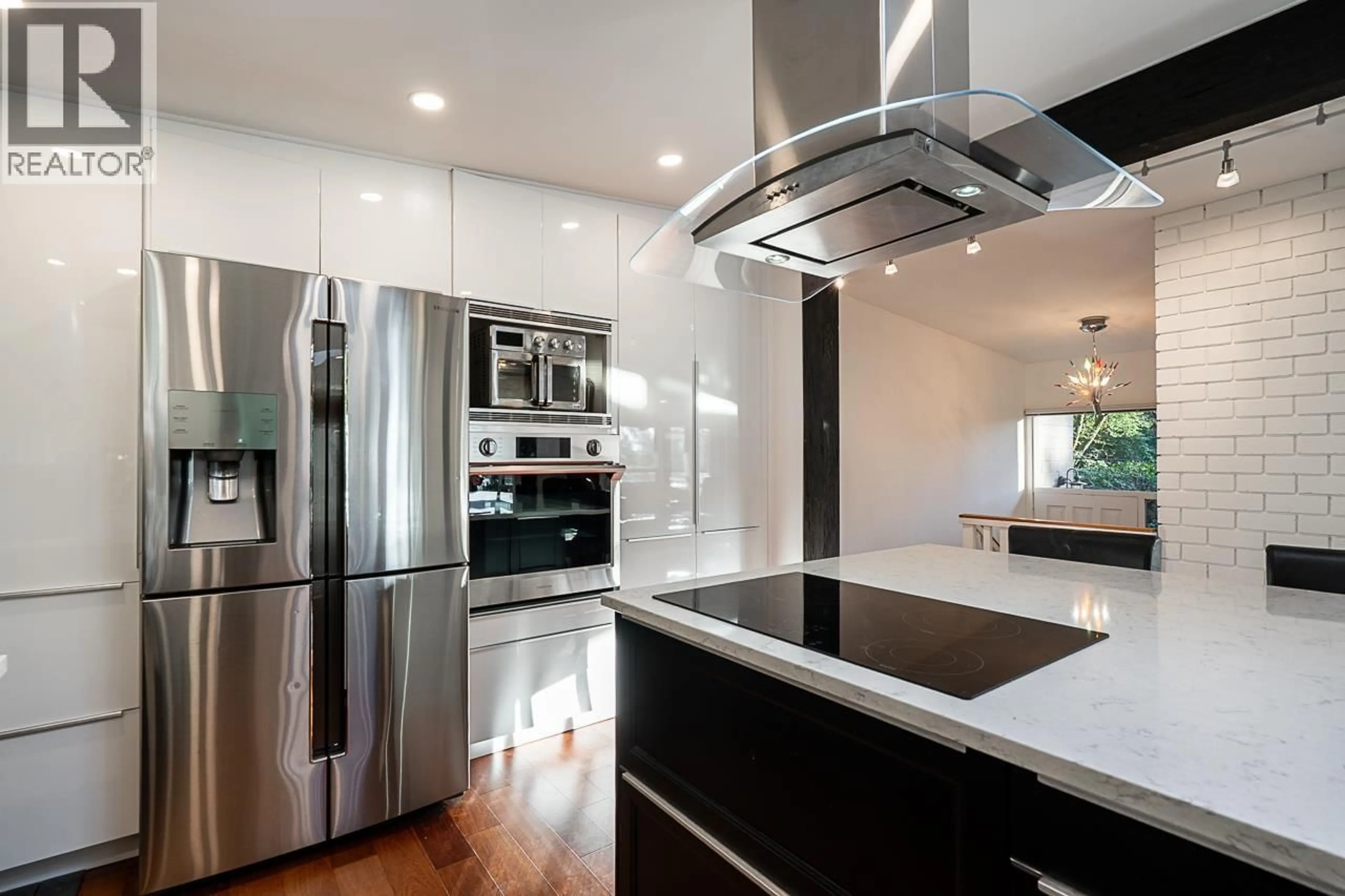 Contemporary kitchen, unknown for 5651 WESTHAVEN ROAD, West Vancouver British Columbia V7W1T5