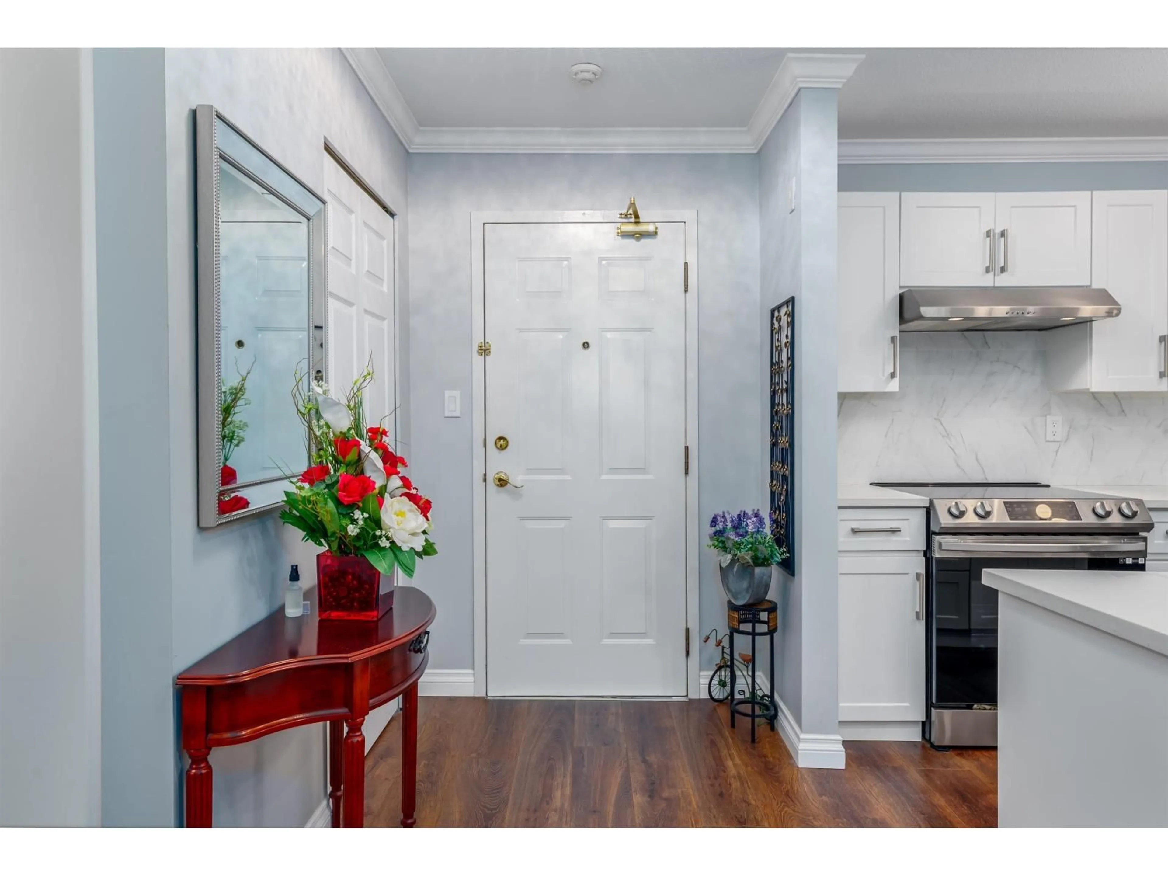 Indoor entryway for 301 - 2410 EMERSON STREET, Abbotsford British Columbia V2T3J3