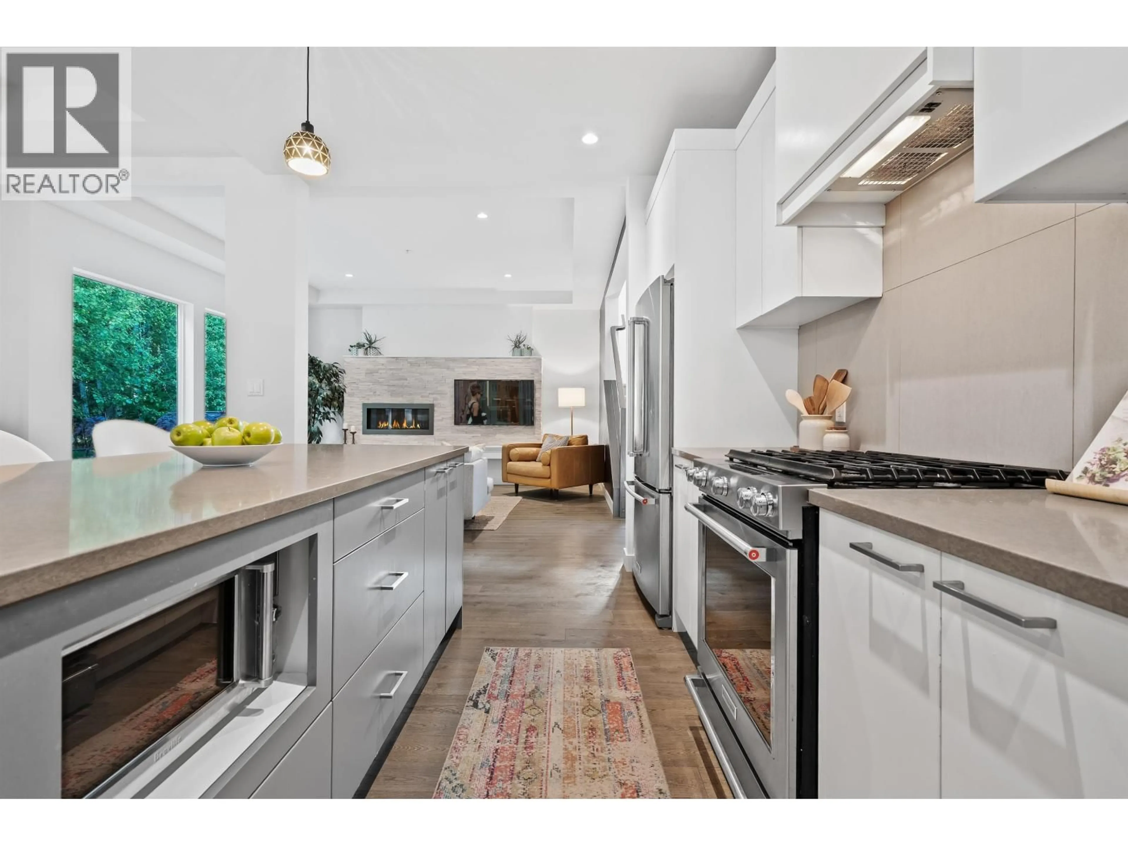 Open concept kitchen, ceramic/tile floor for 39355 FALCON CRESCENT, Squamish British Columbia V8B0Y9