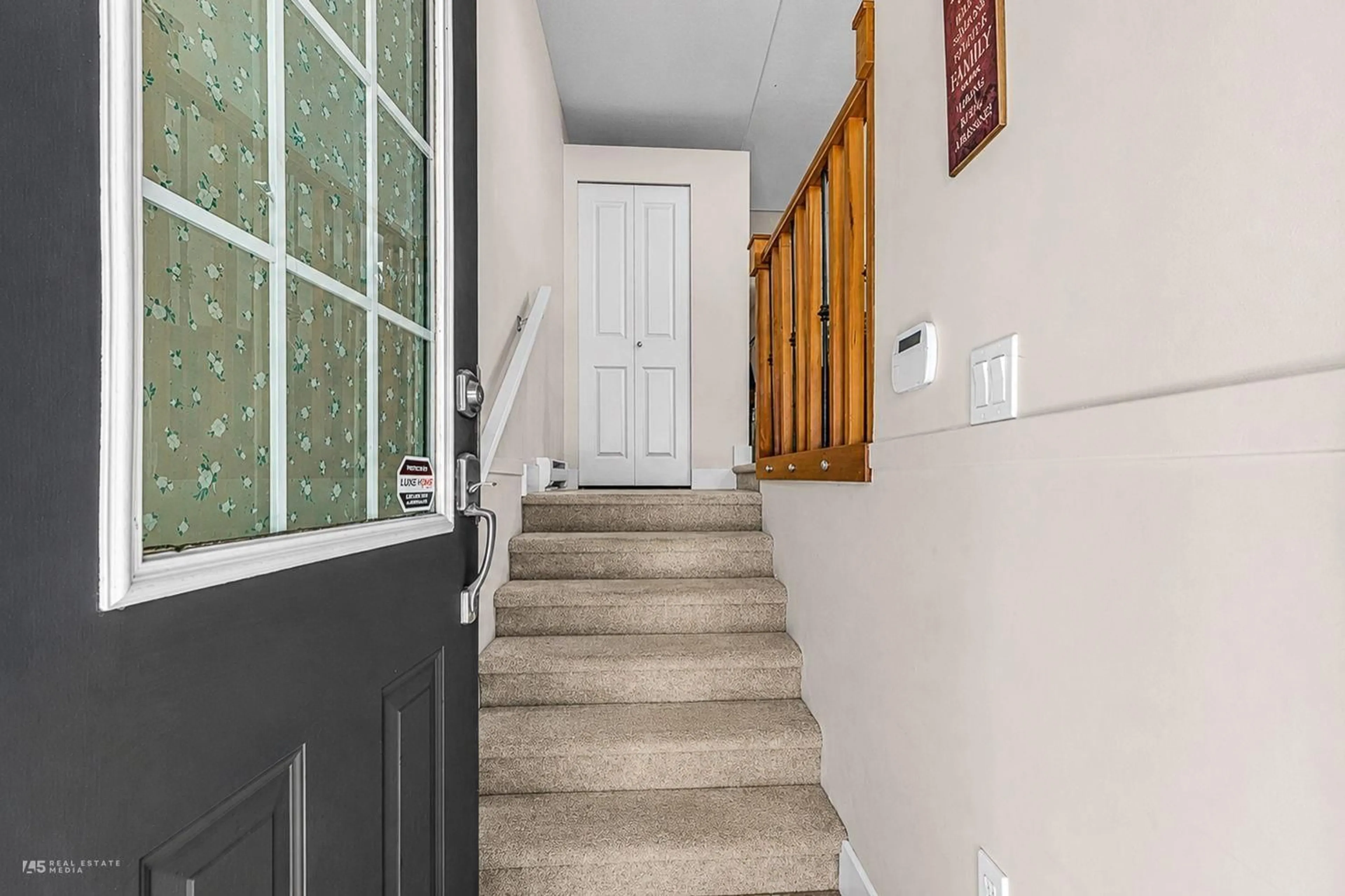 Indoor foyer for 54 - 16233 83 AVENUE, Surrey British Columbia V4N0Z3