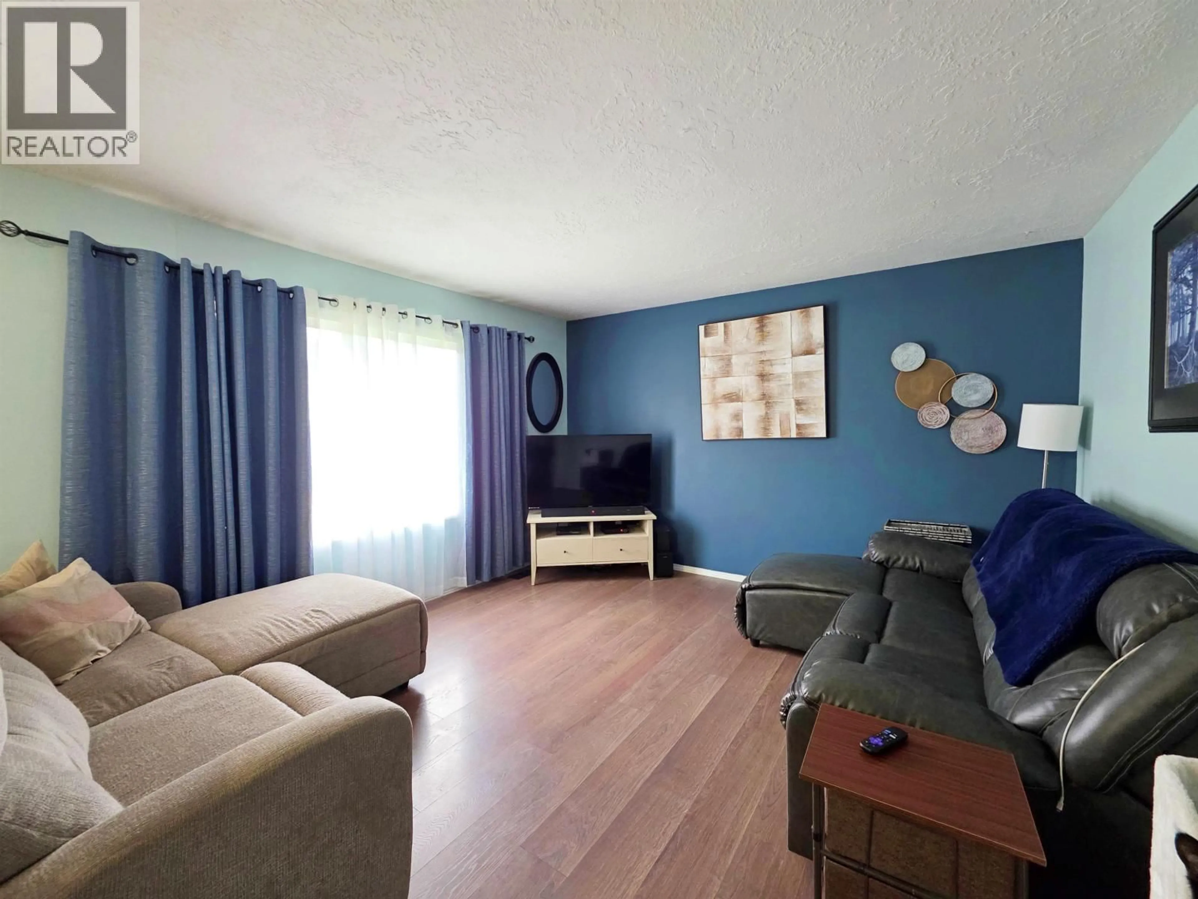 Living room with furniture, wood/laminate floor for 531 NORMAN STREET, Quesnel British Columbia V2J3R7