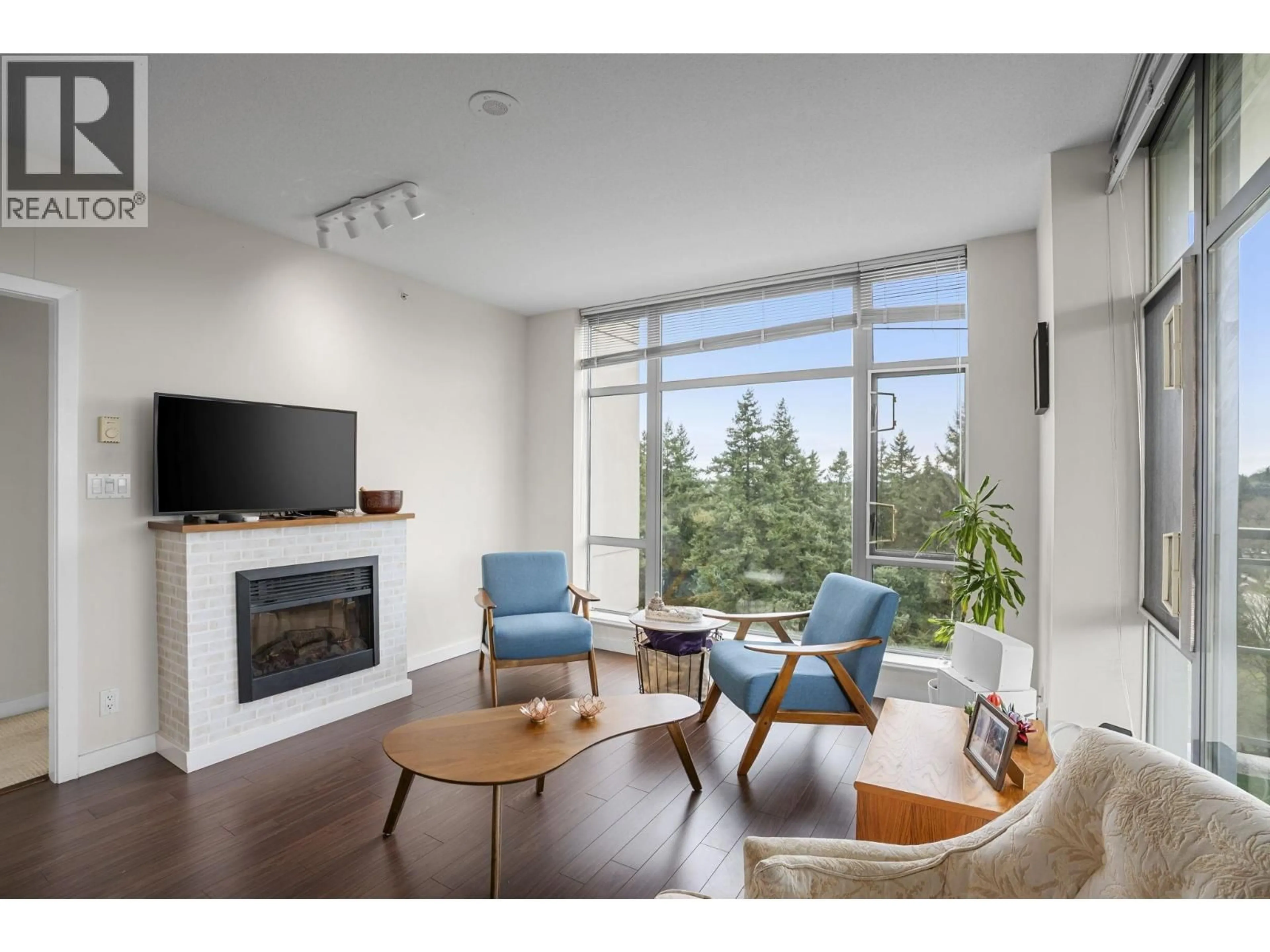 Living room with furniture, wood/laminate floor for 1908 - 280 ROSS DRIVE, New Westminster British Columbia V3L0C2