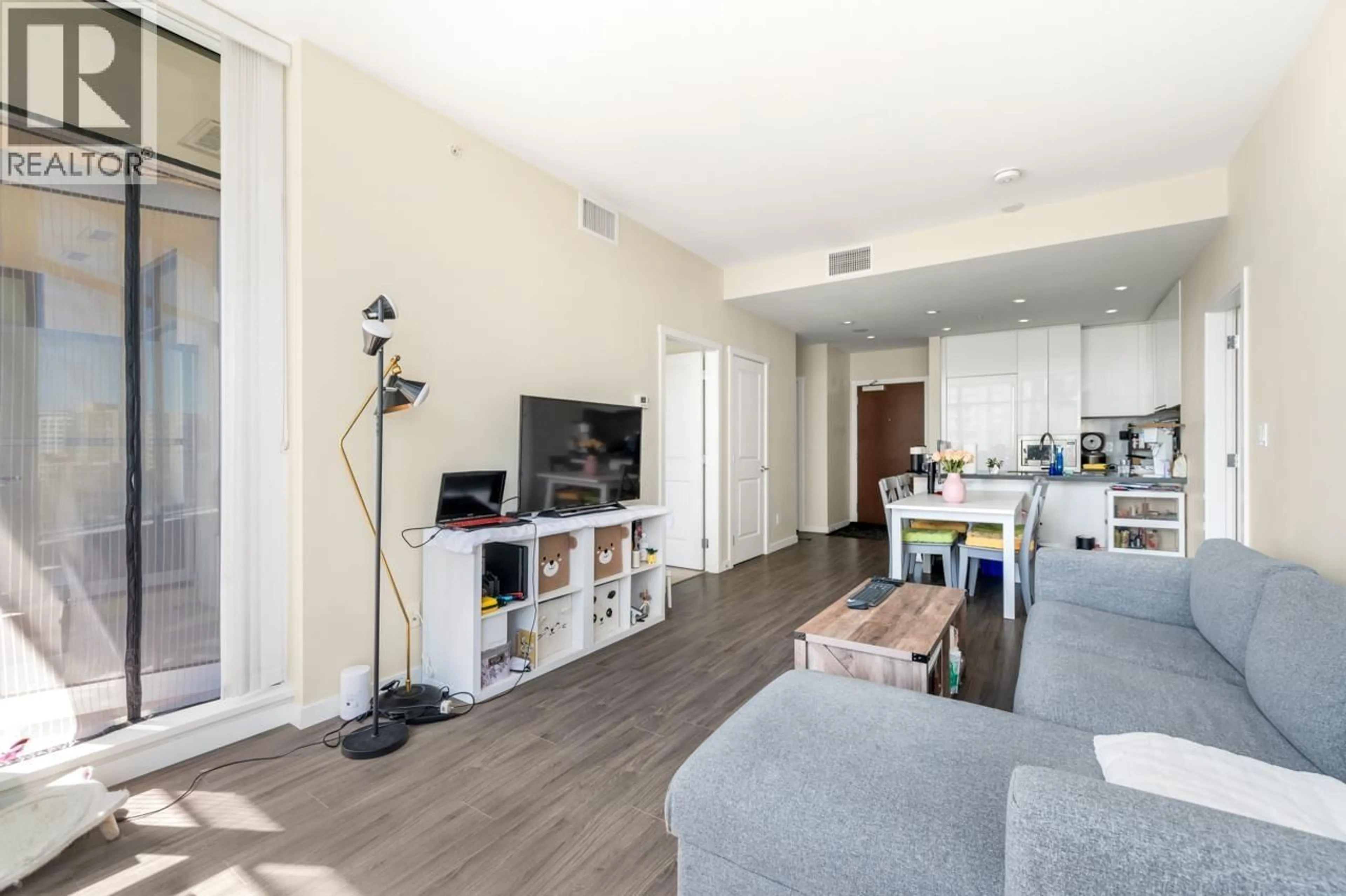 Living room with furniture, unknown for 1011 - 7338 GOLLNER AVENUE, Richmond British Columbia V6Y0H8