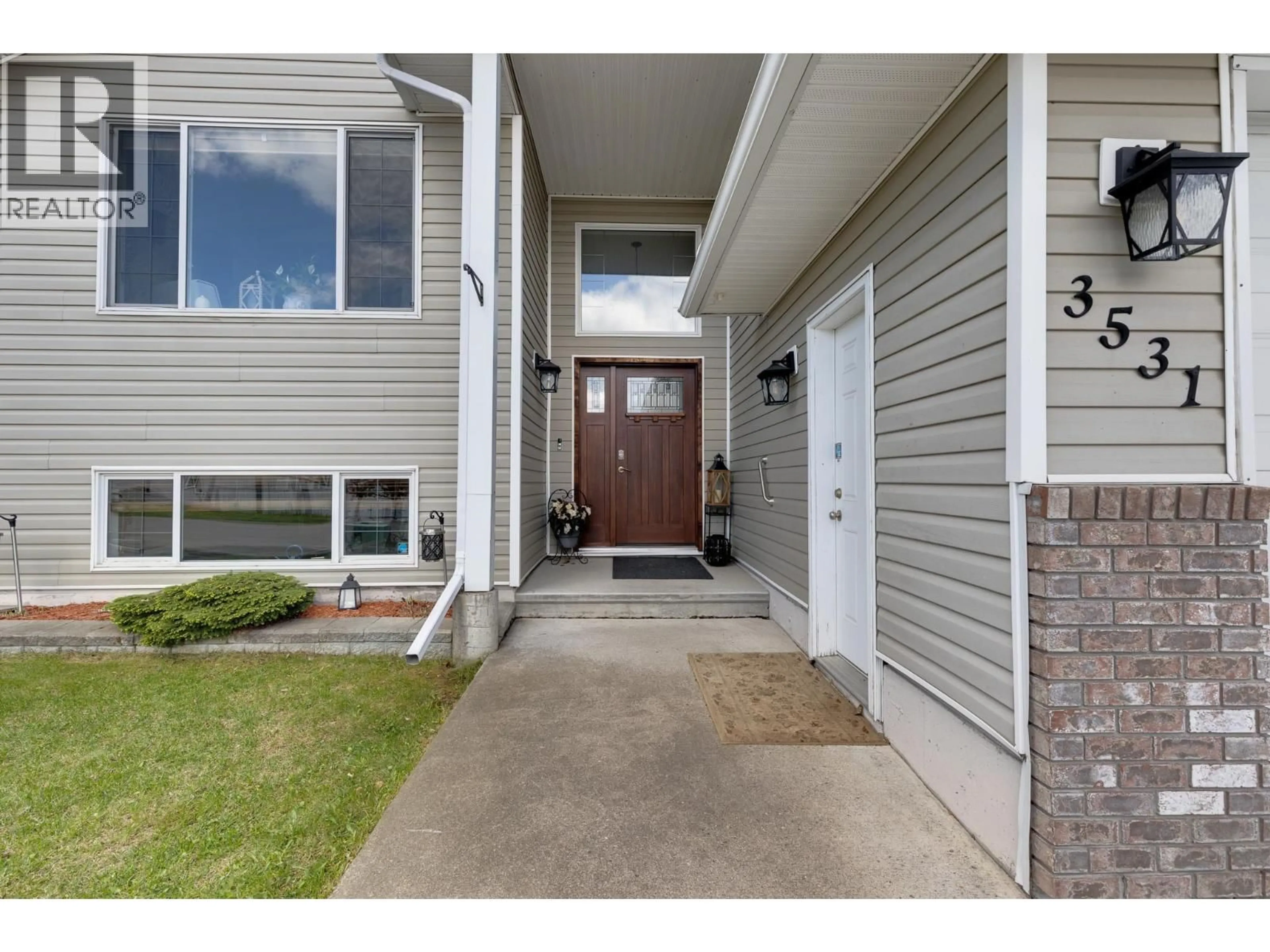 Indoor entryway for 3531 CHARTWELL AVENUE, Prince George British Columbia V2N6Y4