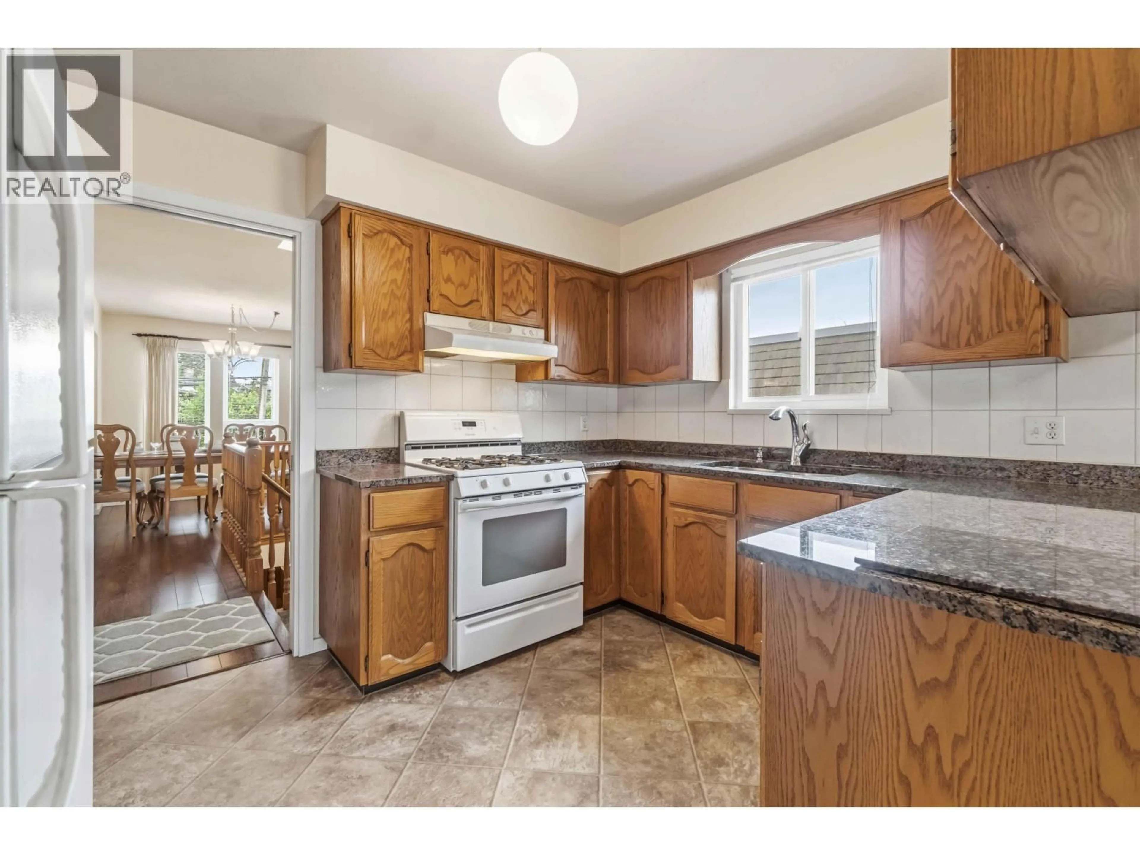 Standard kitchen, unknown for 6895 MCKAY AVENUE, Burnaby British Columbia V5J3R9