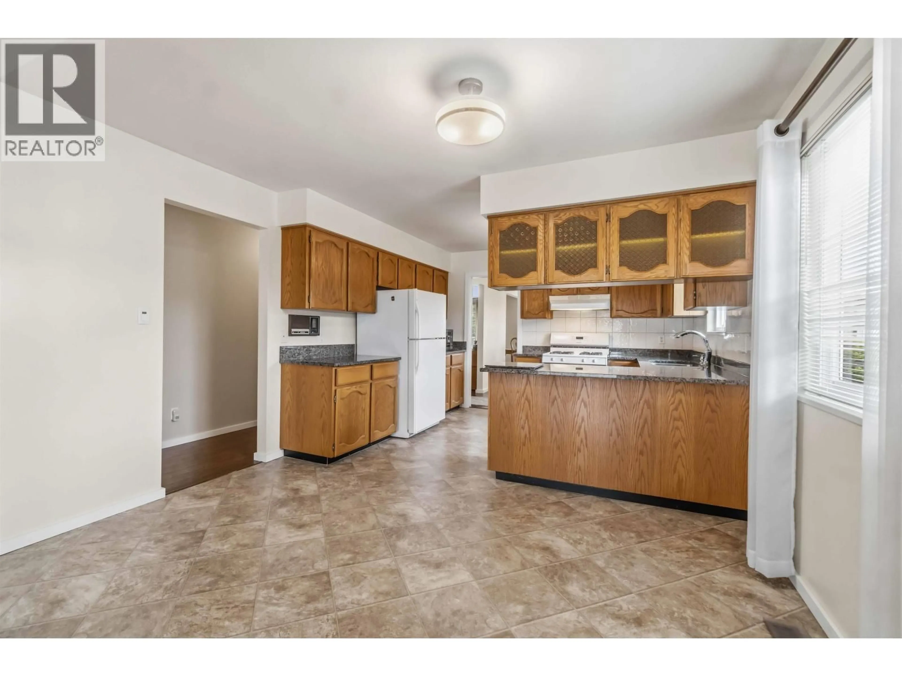 Standard kitchen, unknown for 6895 MCKAY AVENUE, Burnaby British Columbia V5J3R9
