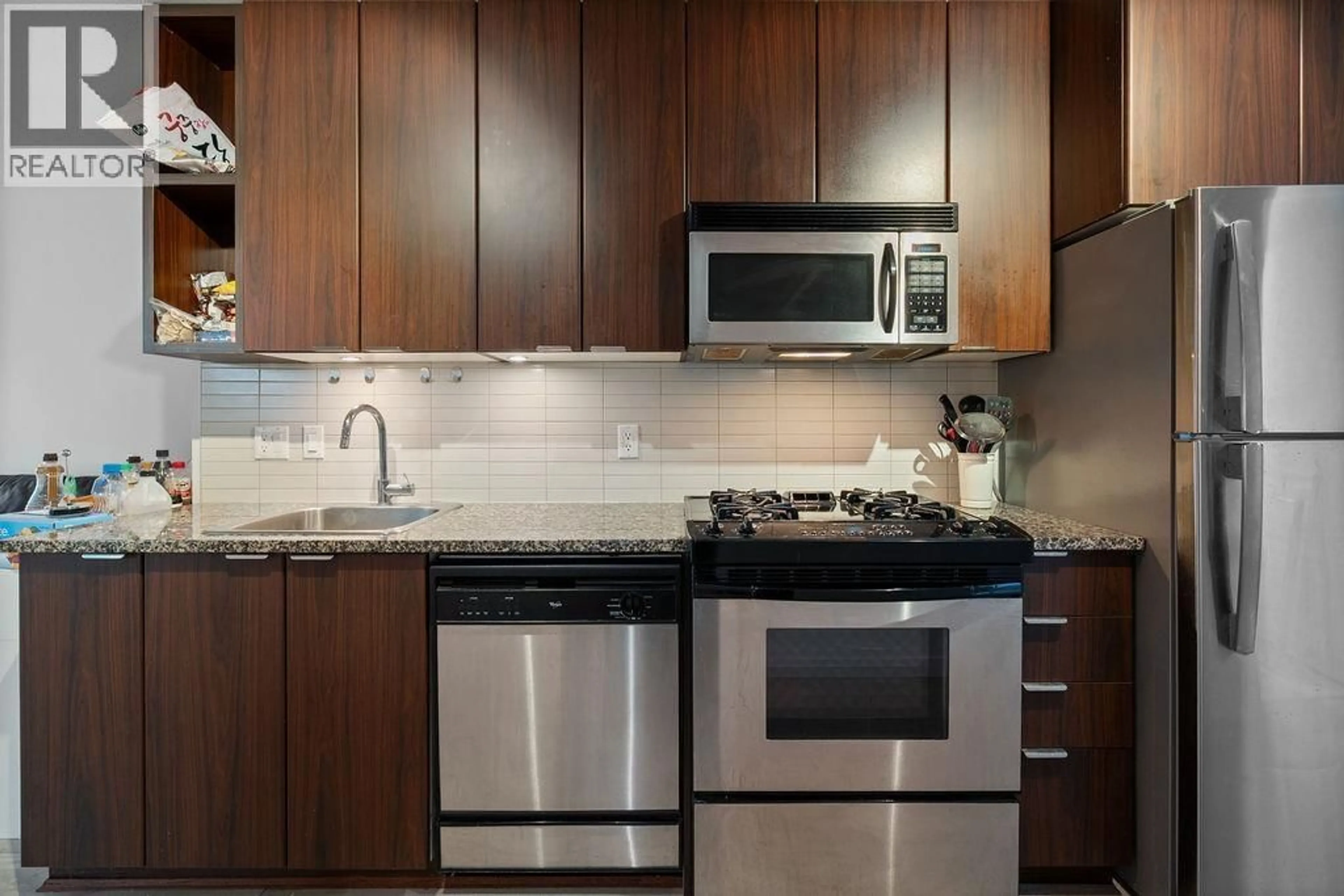 Standard kitchen, ceramic/tile floor for 1103 - 1010 RICHARDS STREET, Vancouver British Columbia V6B1G2