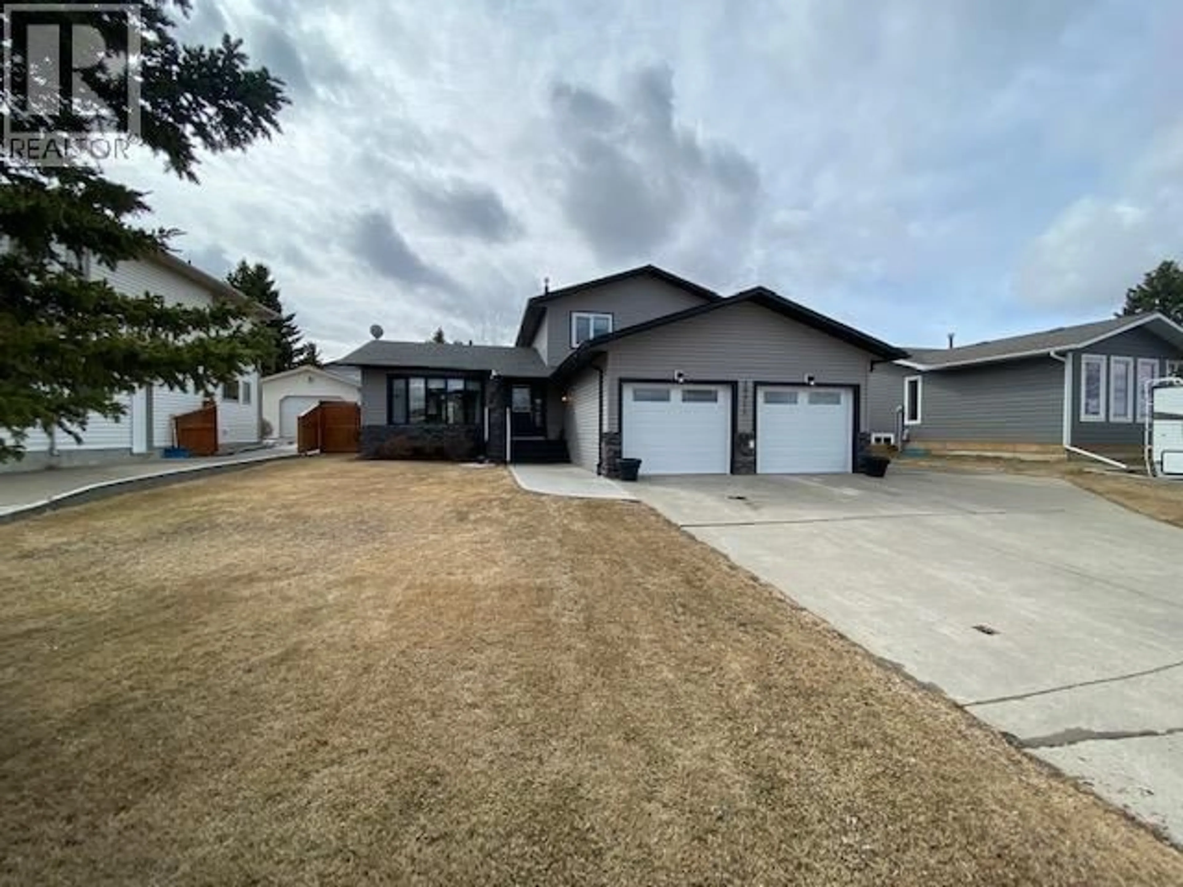 Home with vinyl exterior material, street for 10515 114 AVENUE, Fort St. John British Columbia V1J6H7