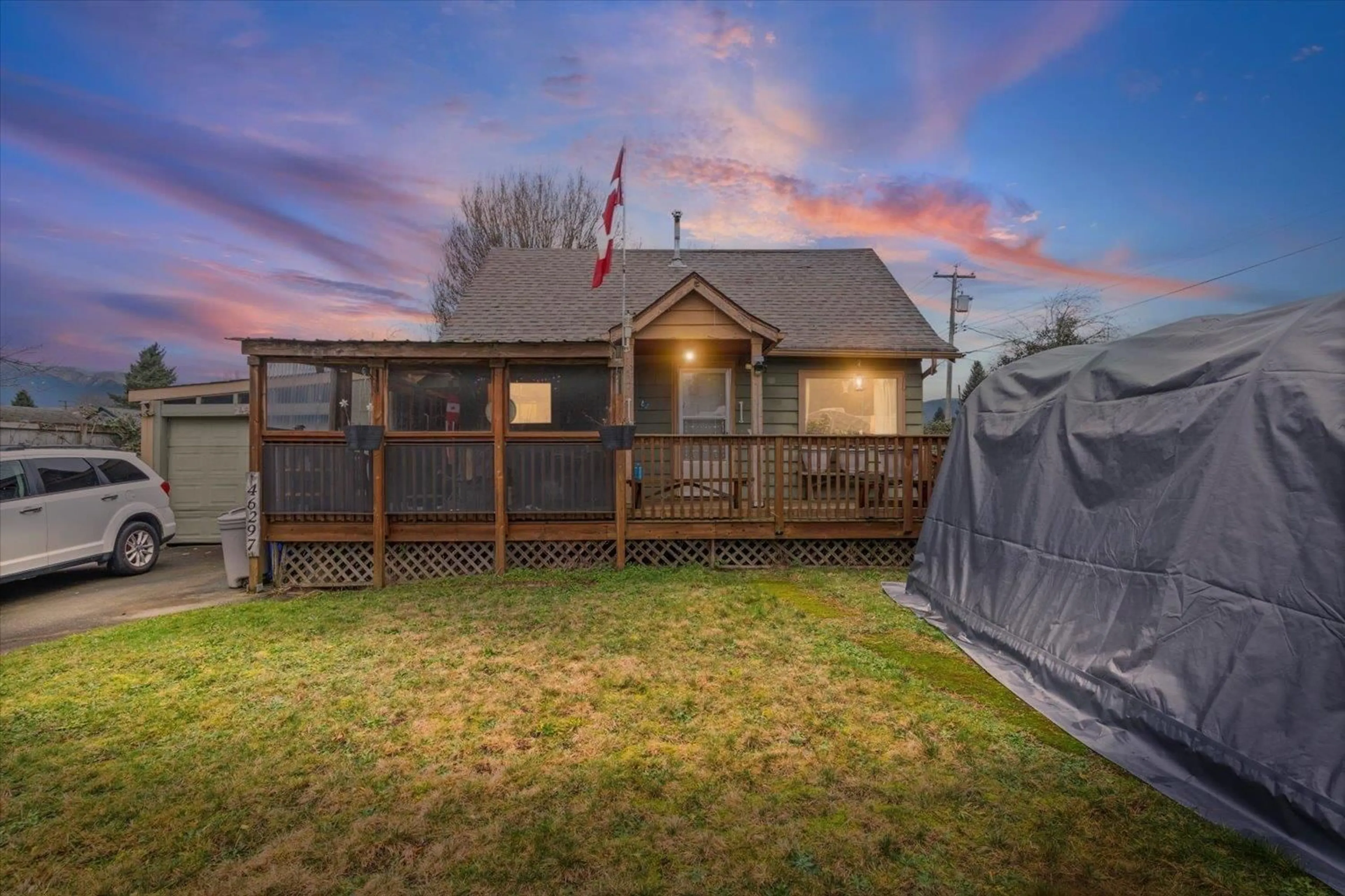 A pic from outside/outdoor area/front of a property/back of a property/a pic from drone, unknown for 46297 GORE AVENUE, Chilliwack British Columbia V2P2A2