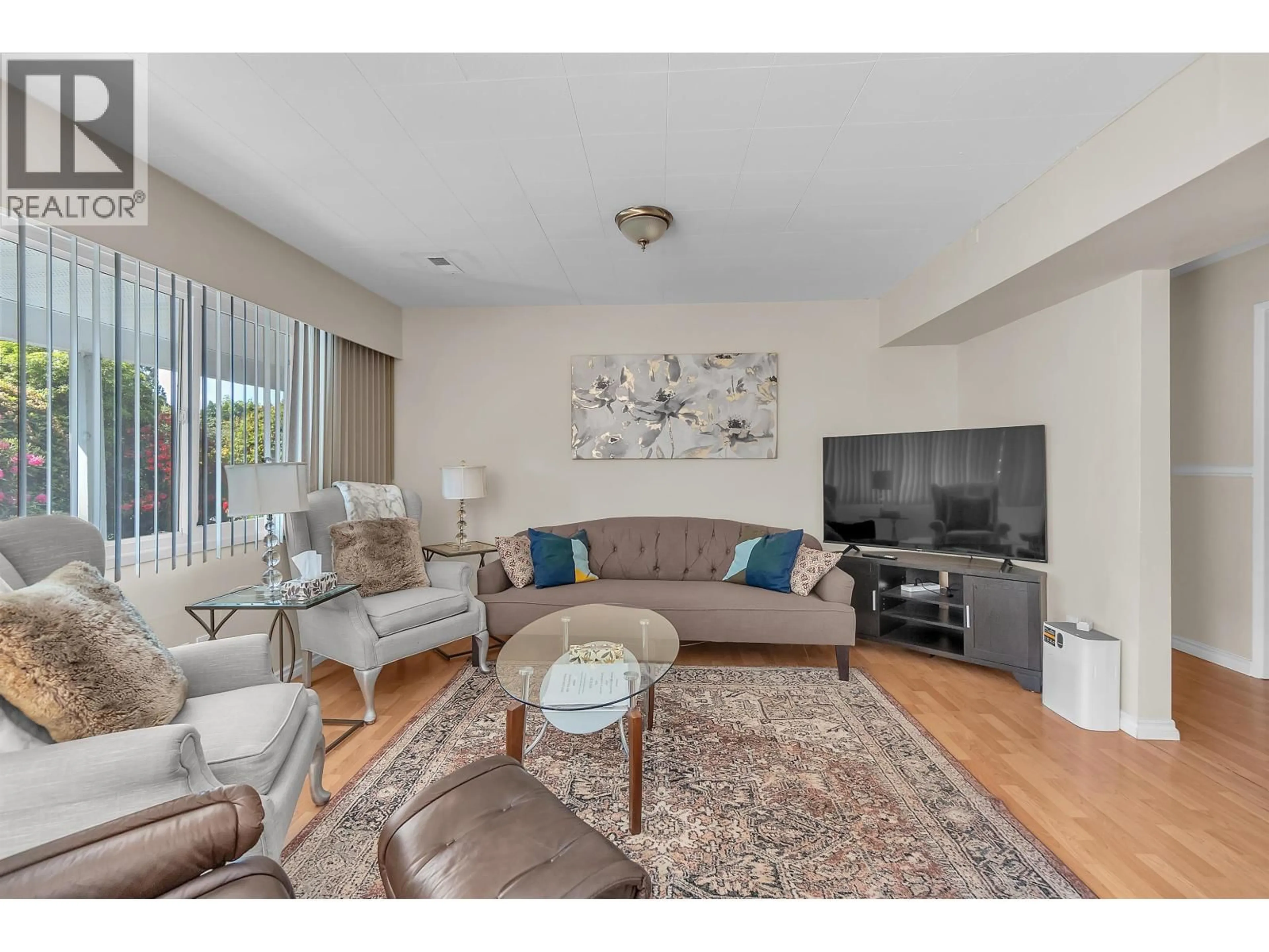 Living room with furniture, unknown for 693 PLYMOUTH DRIVE, North Vancouver British Columbia V7H2H5