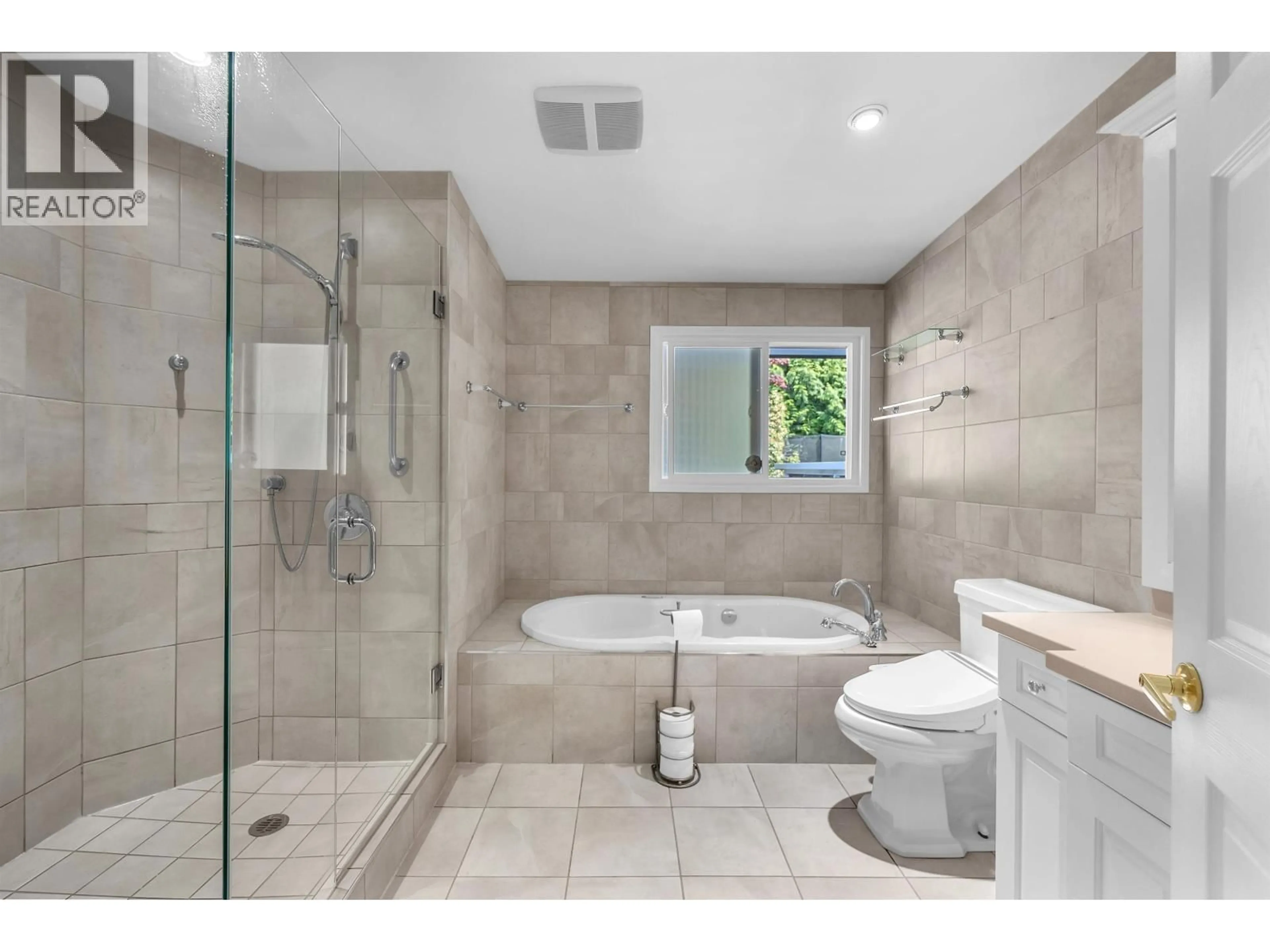 Standard bathroom, ceramic/tile floor for 693 PLYMOUTH DRIVE, North Vancouver British Columbia V7H2H5