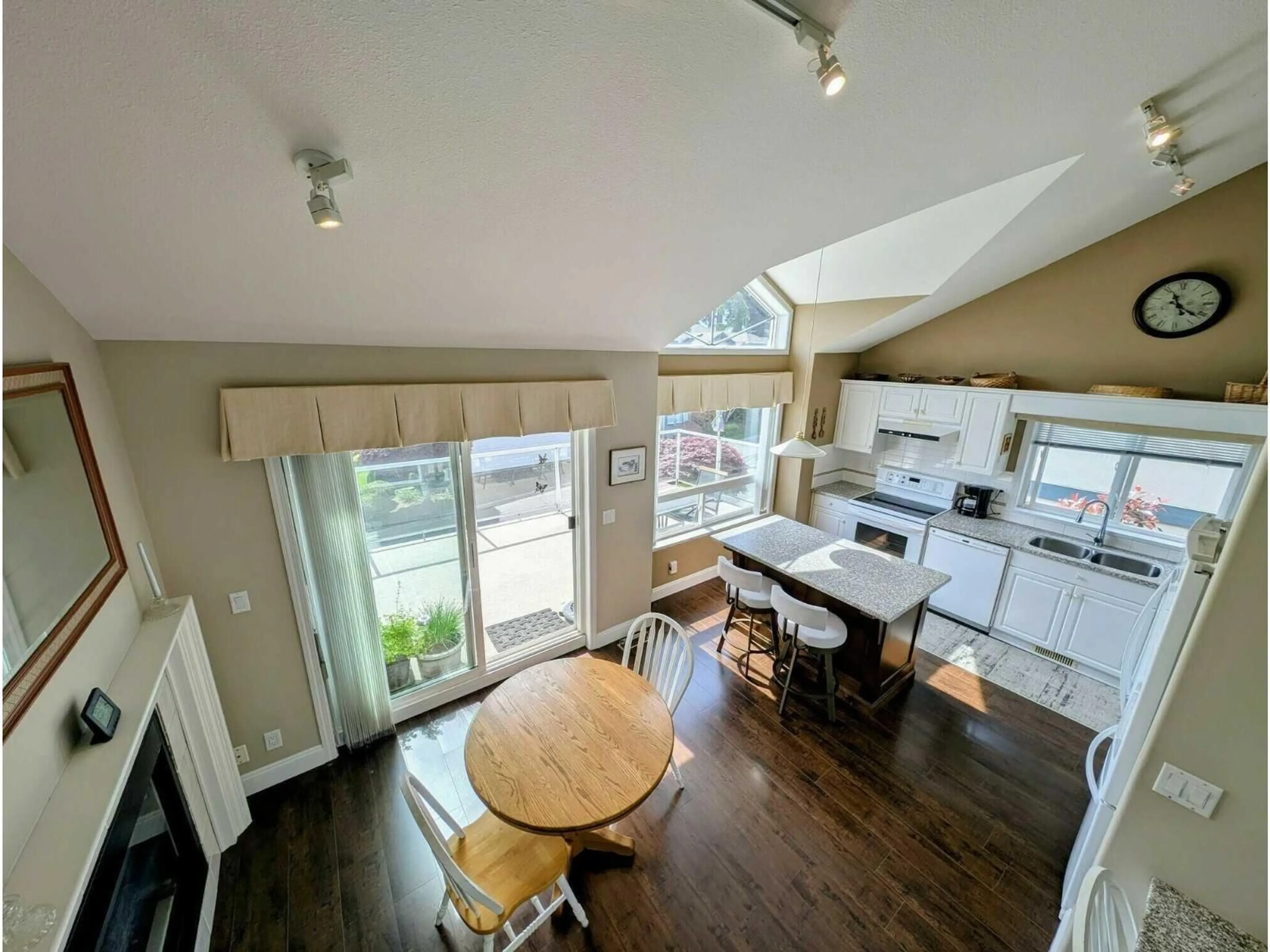 A pic of a room for 8 - 8590 SUNRISE DRIVE, Chilliwack British Columbia V2R3Z4