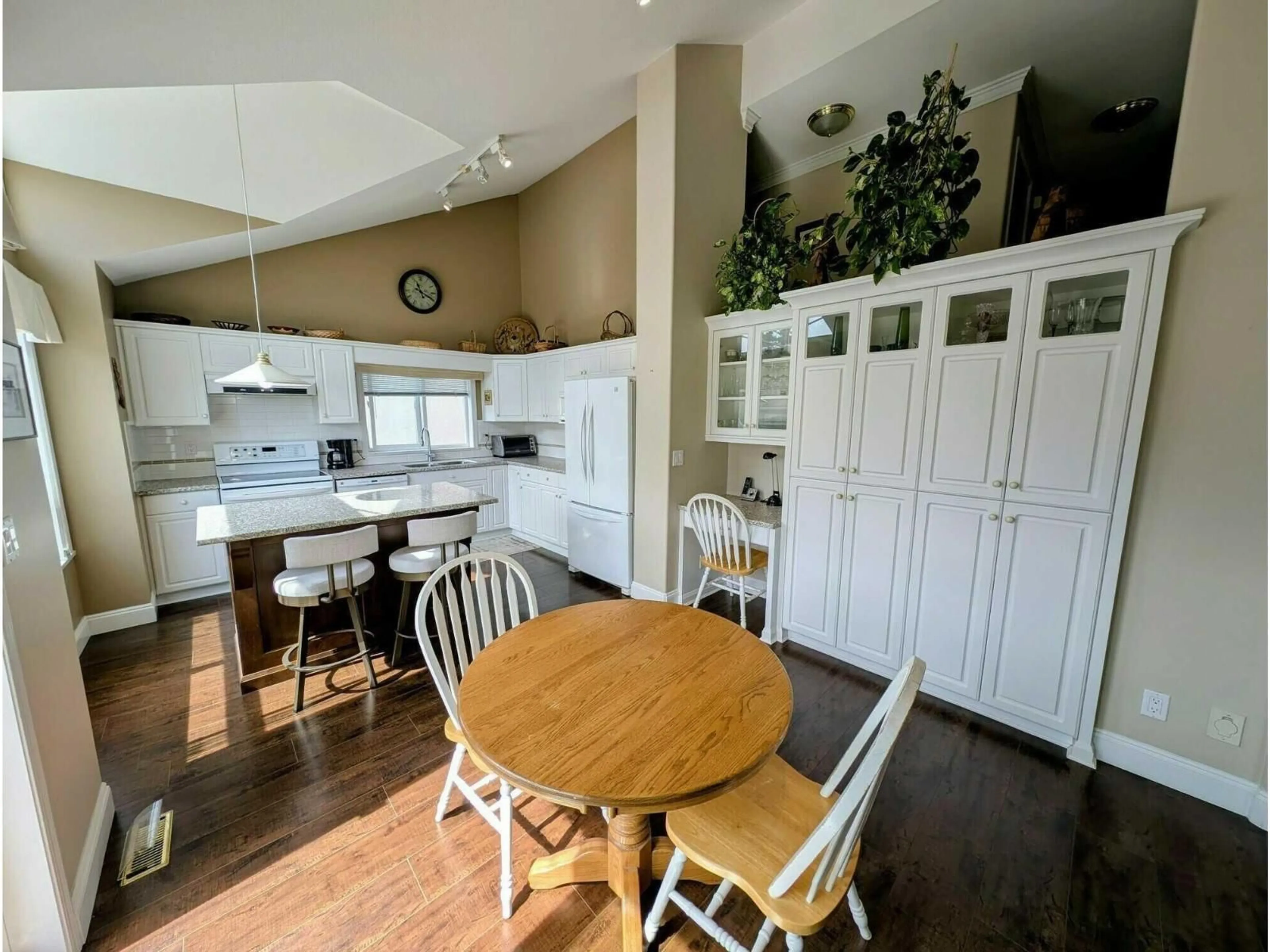 Open concept kitchen, unknown for 8 - 8590 SUNRISE DRIVE, Chilliwack British Columbia V2R3Z4